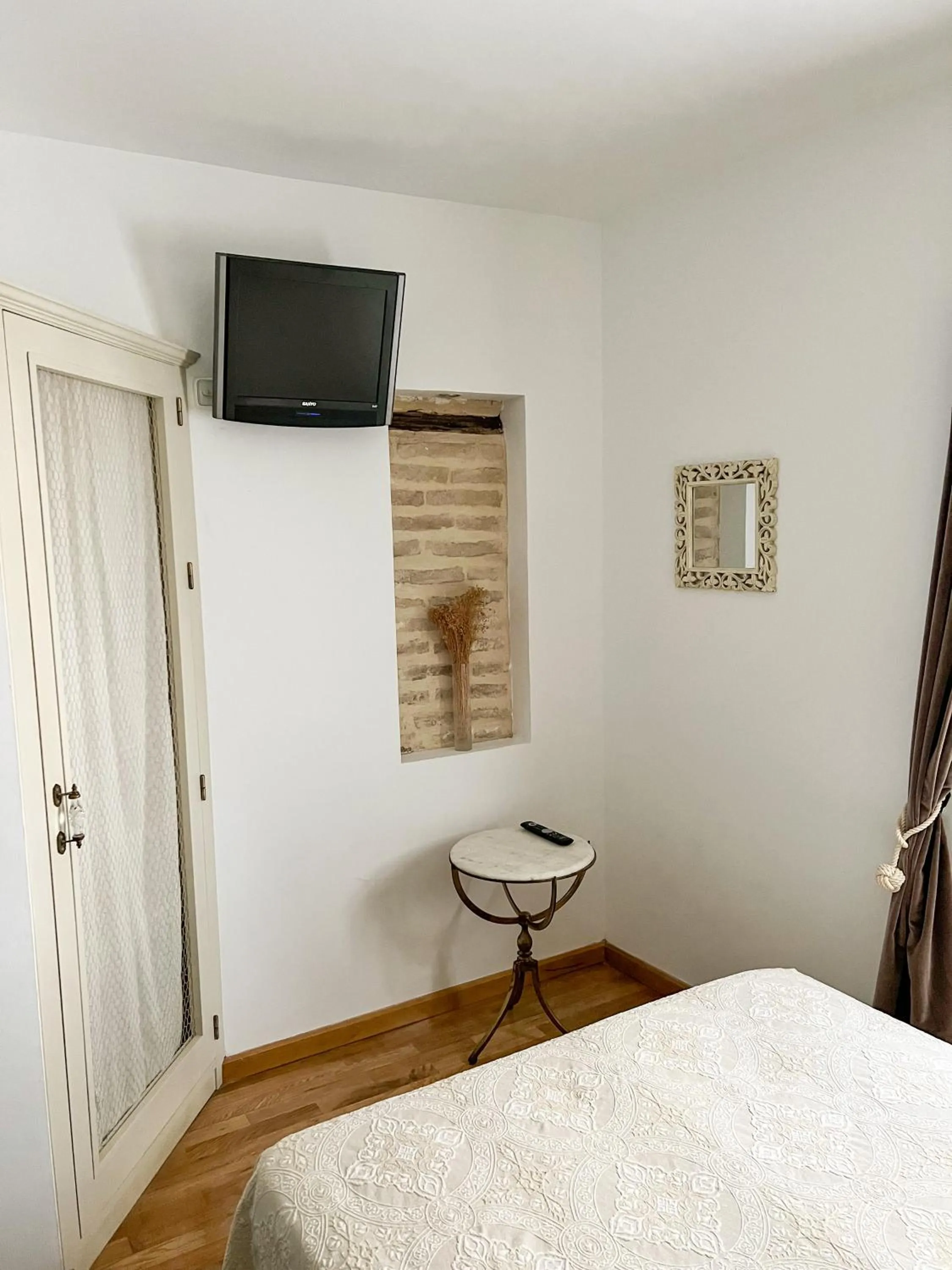 Decorative detail, Bed in Hostal Servilia