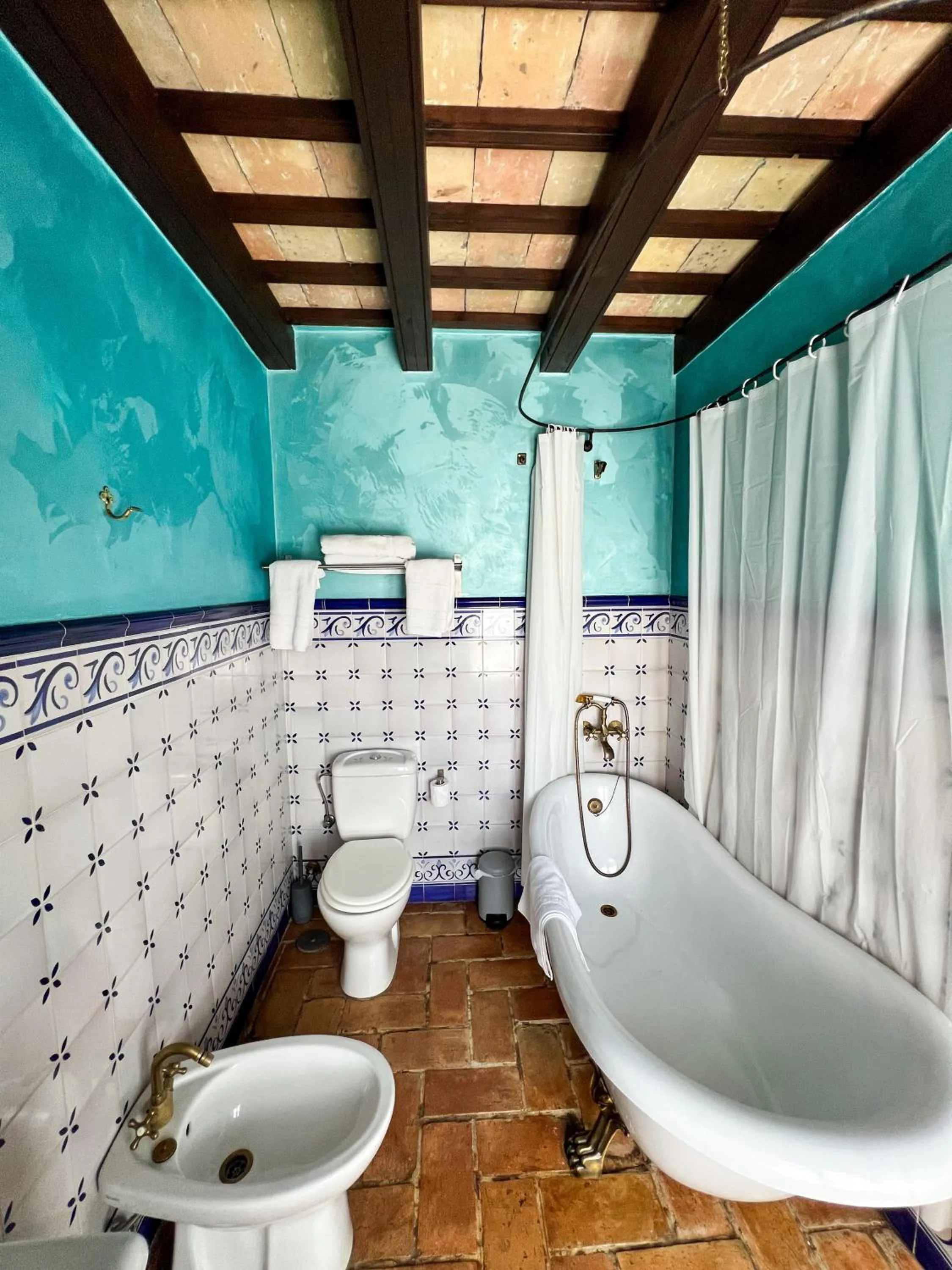 Shower in Hostal Servilia