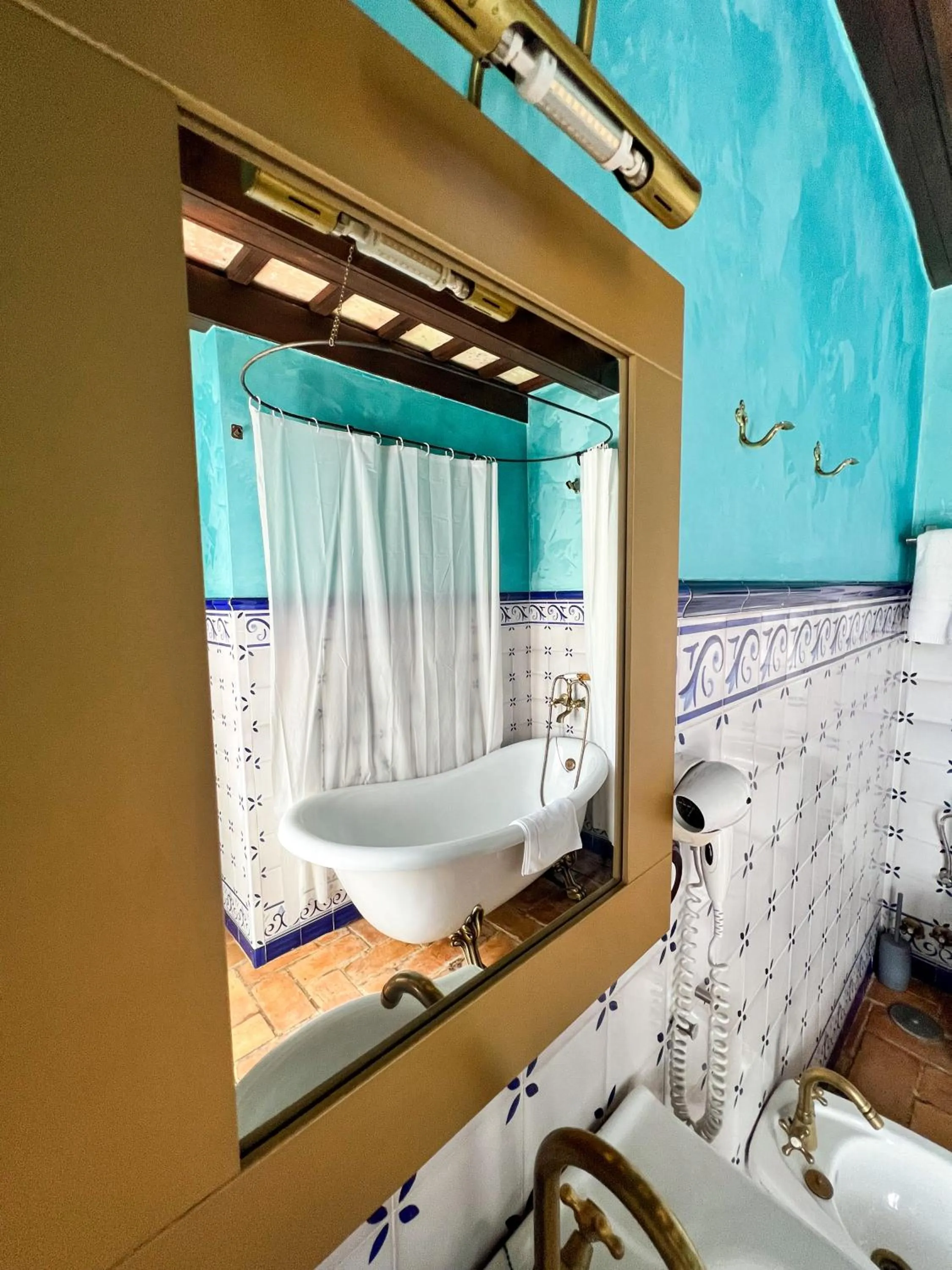 Shower in Hostal Servilia