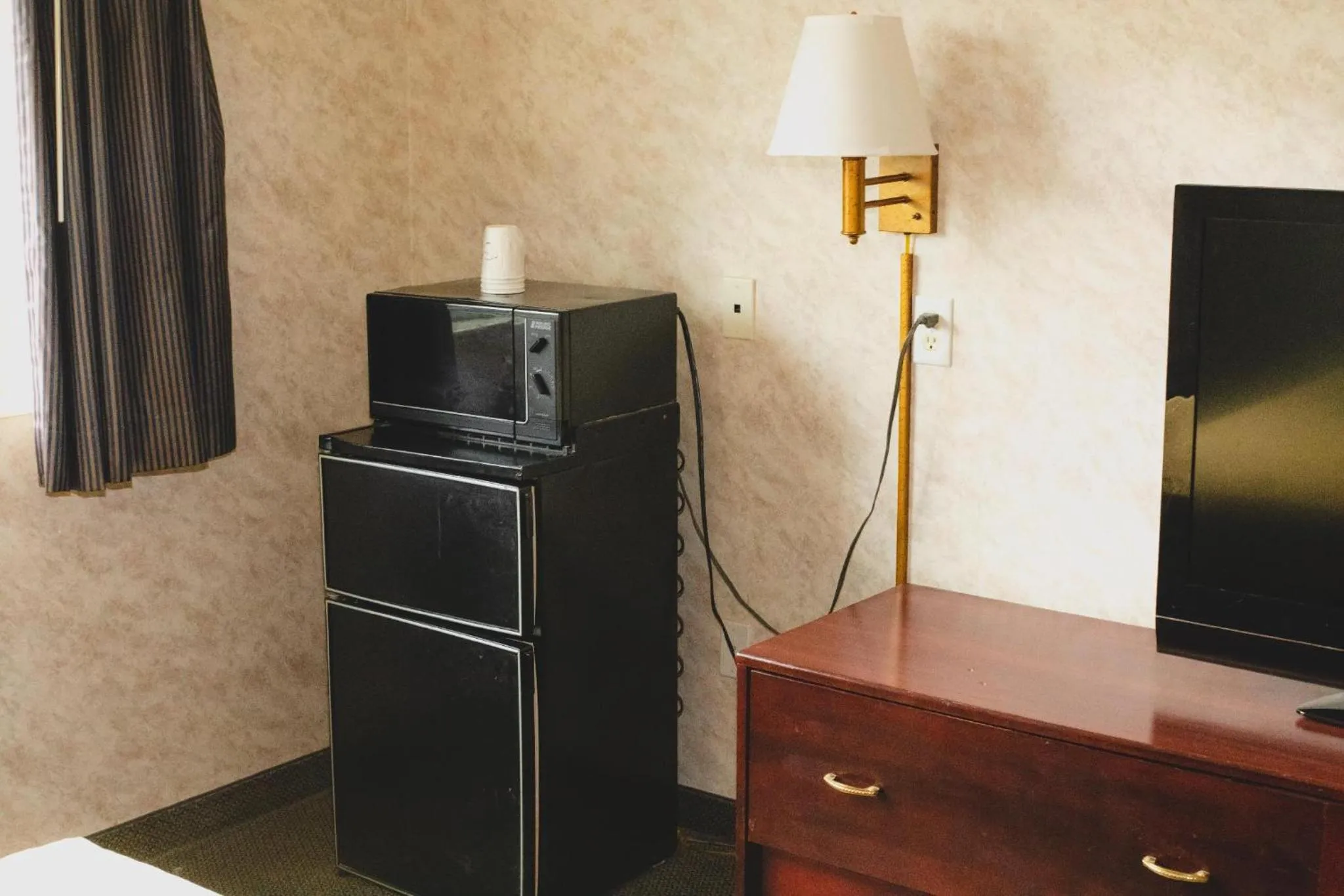 microwave in Colfax Inn By Marifah