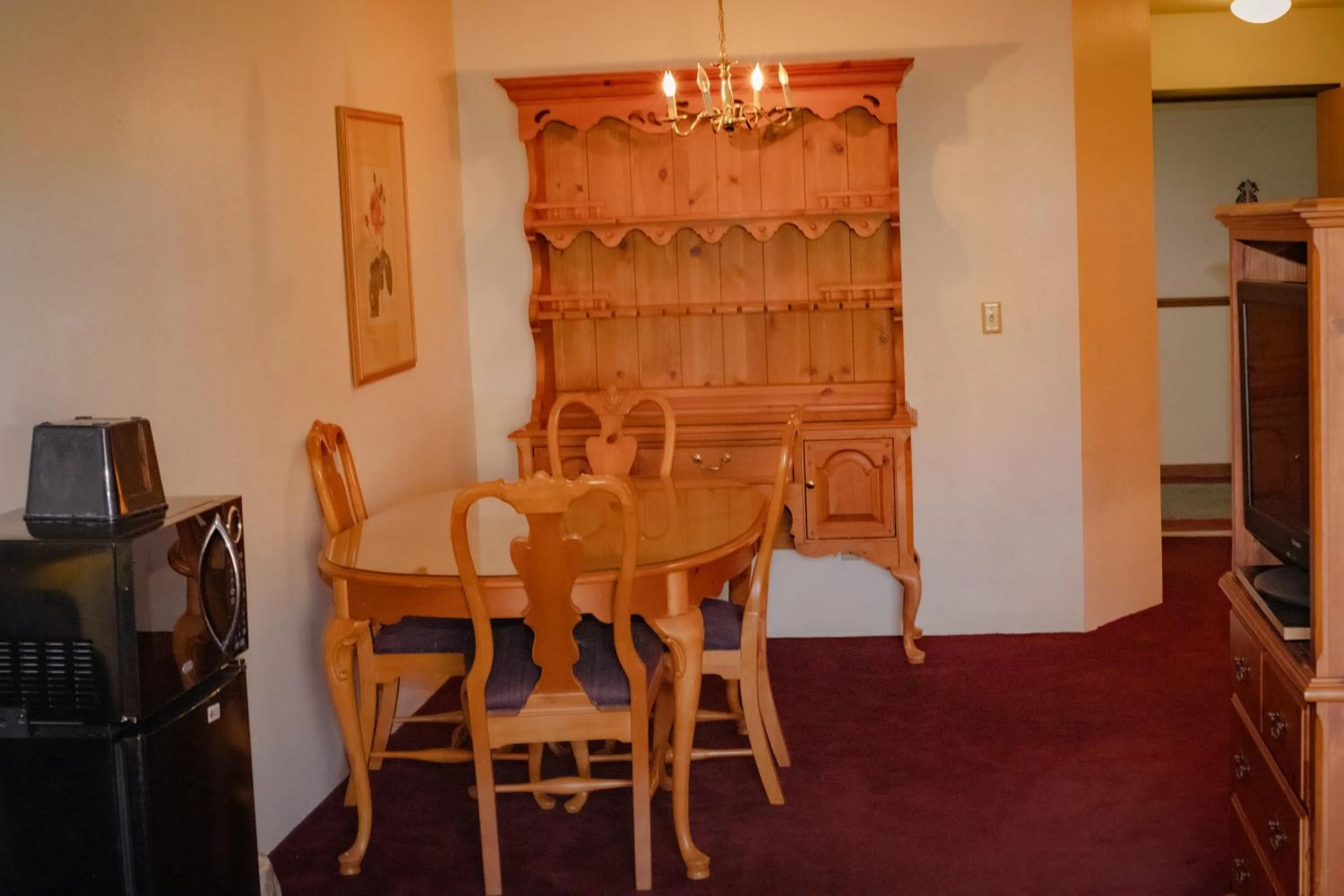 Living room, Dining Area in Cozy House Inn by Marifah