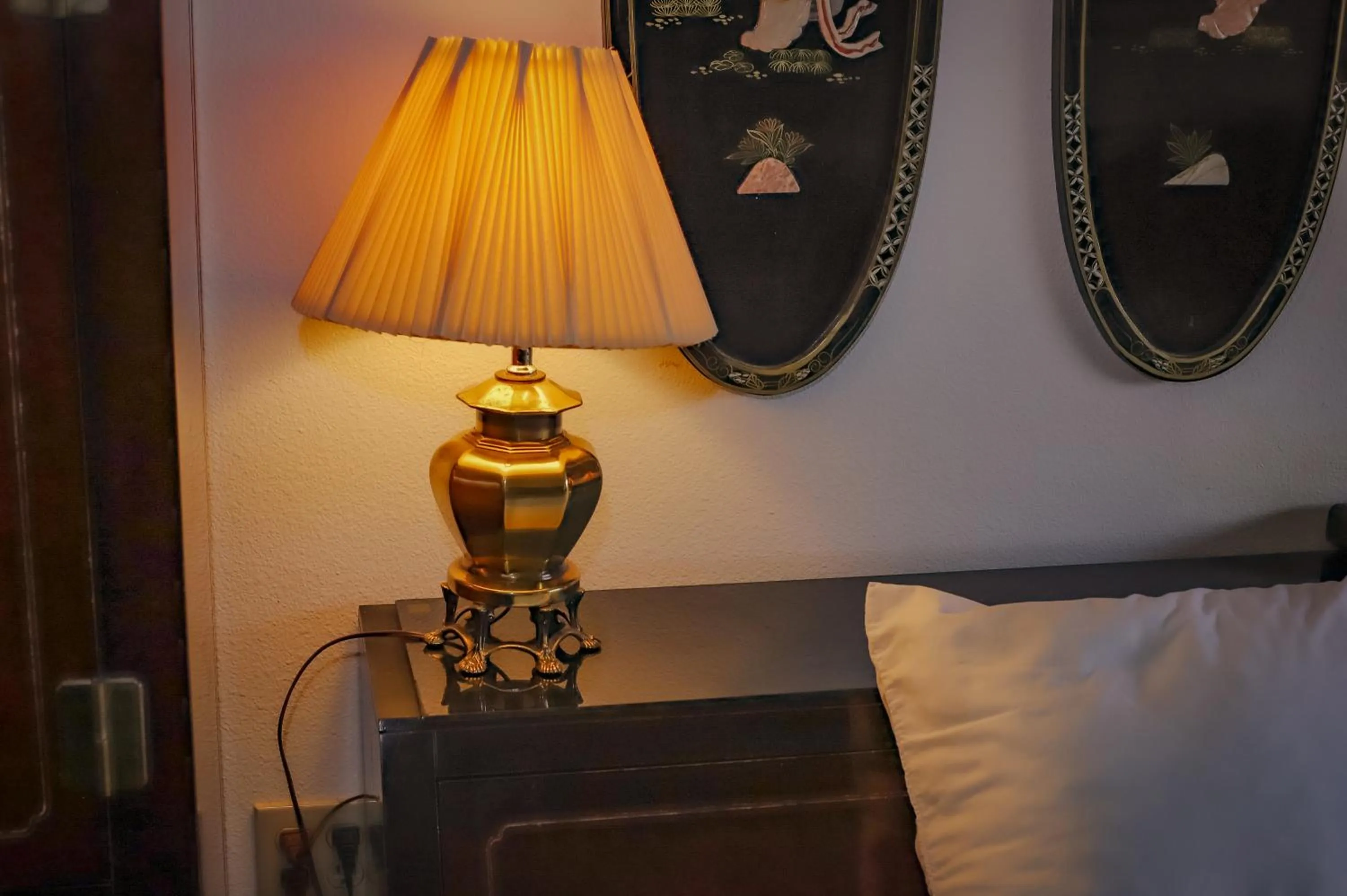 Bed, TV/Entertainment Center in Cozy House Inn by Marifah