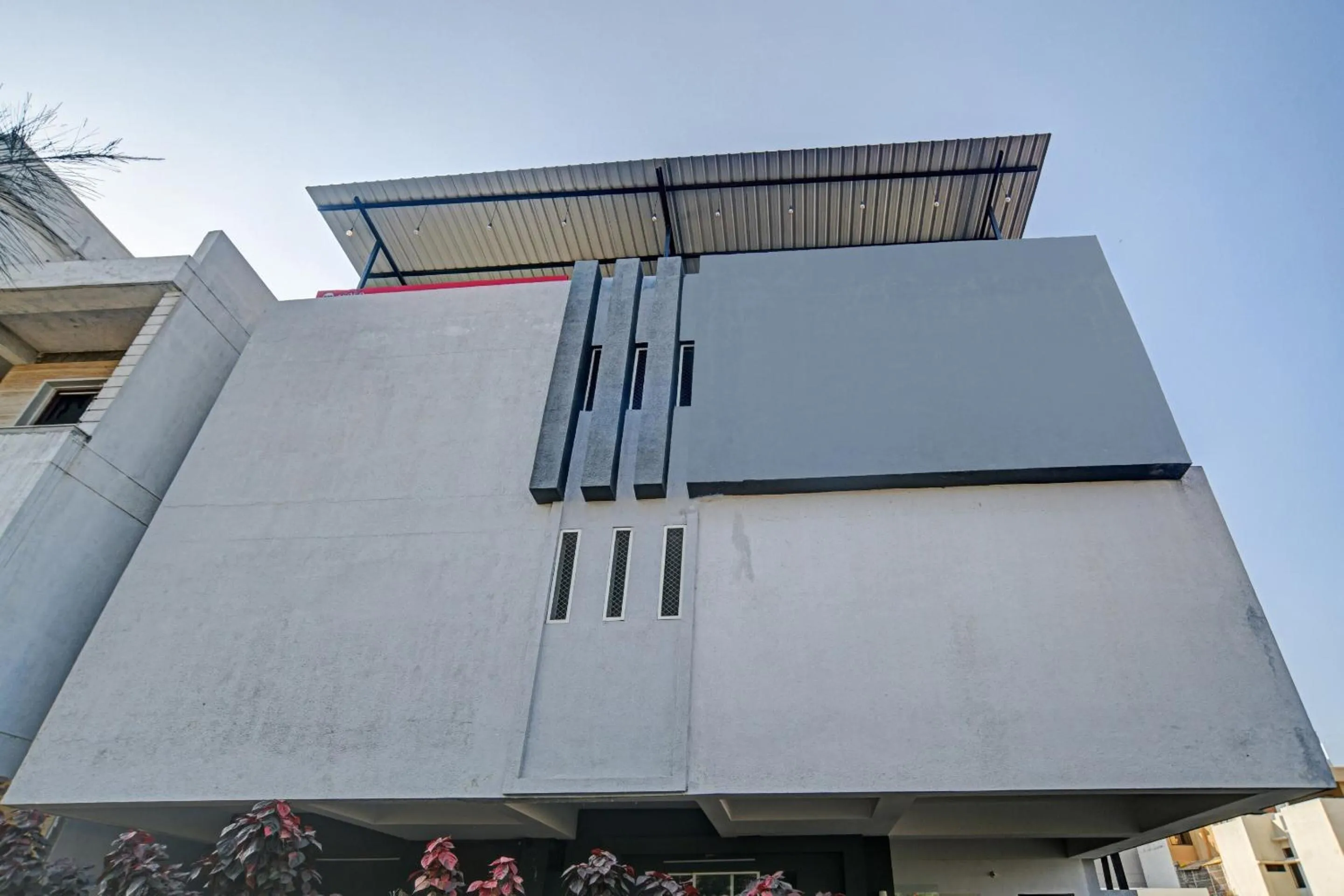 Facade/entrance in Collection O The Eternity Near LIG Sqaure