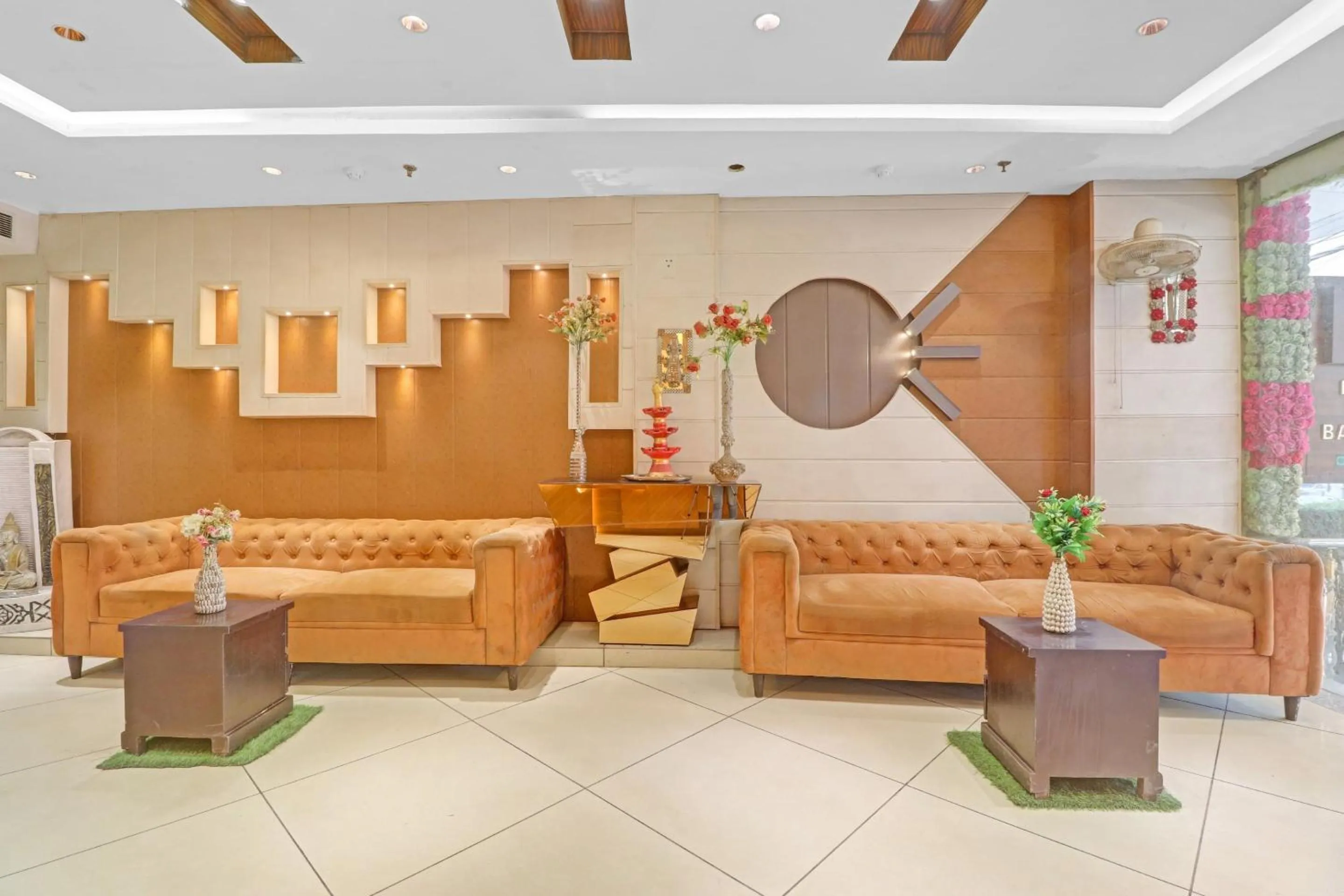 Lobby or reception in Townhouse Bhavya Residency