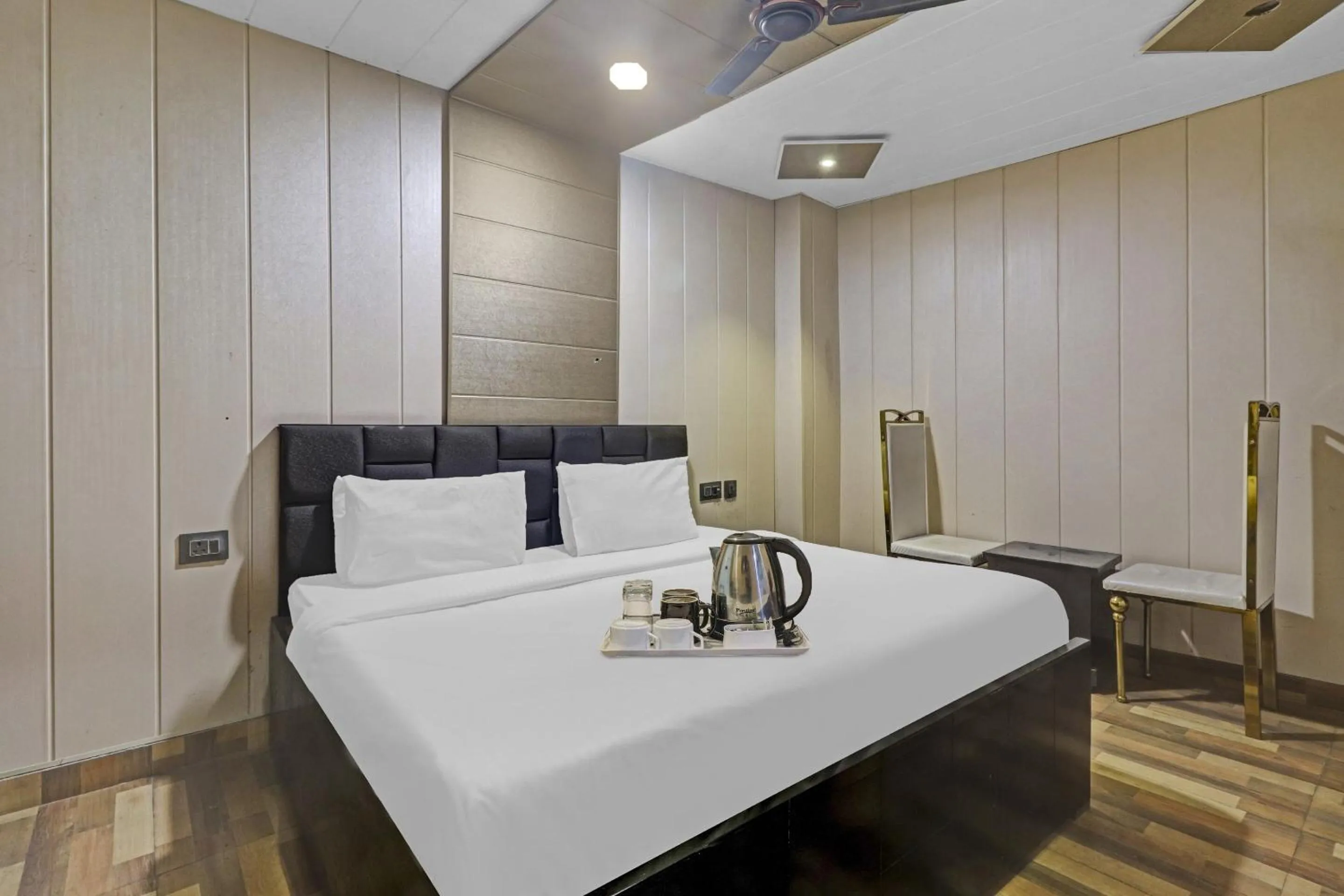 Bedroom, Bed in Hotel O Bhavya Residency