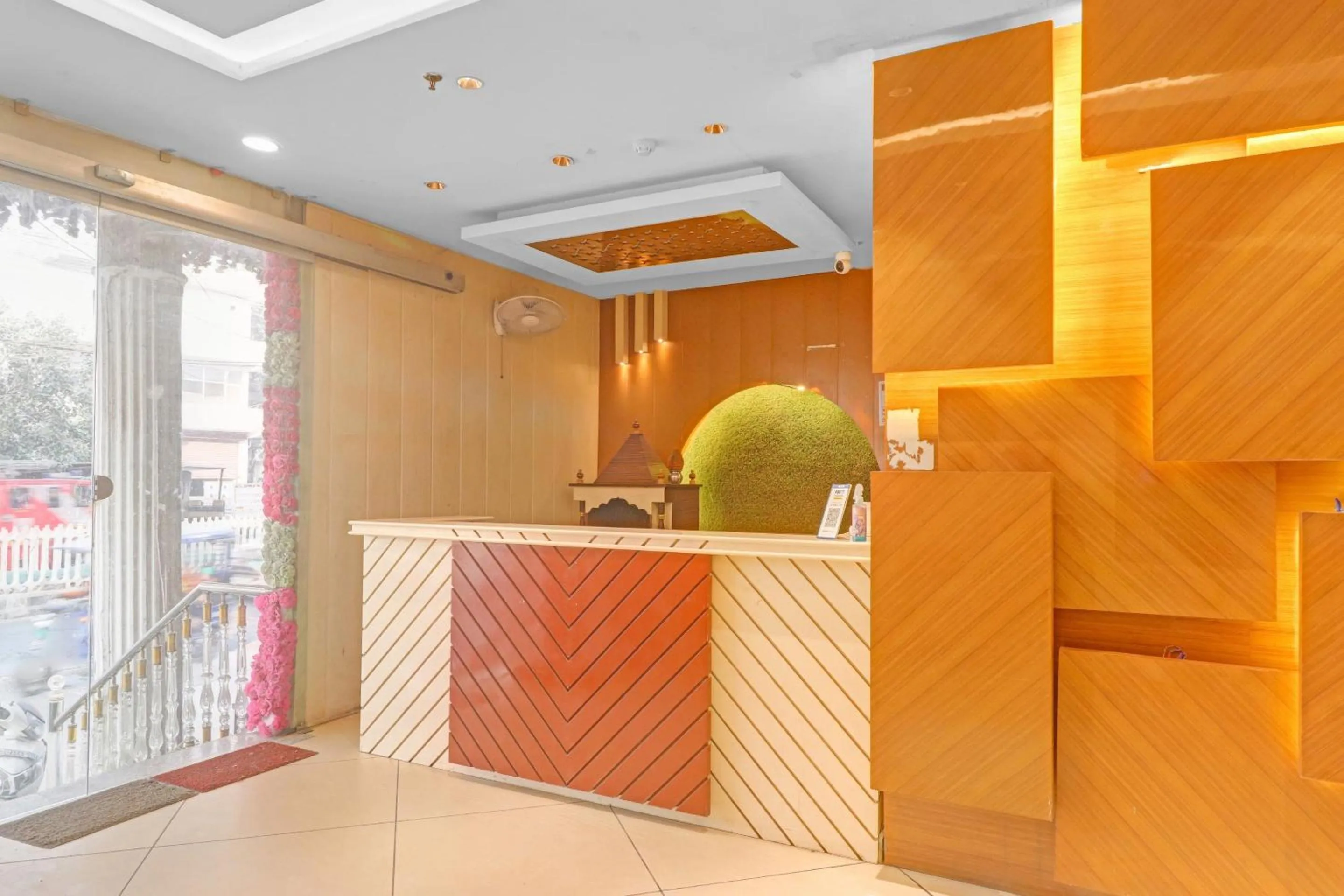 Lobby or reception in Townhouse Bhavya Residency