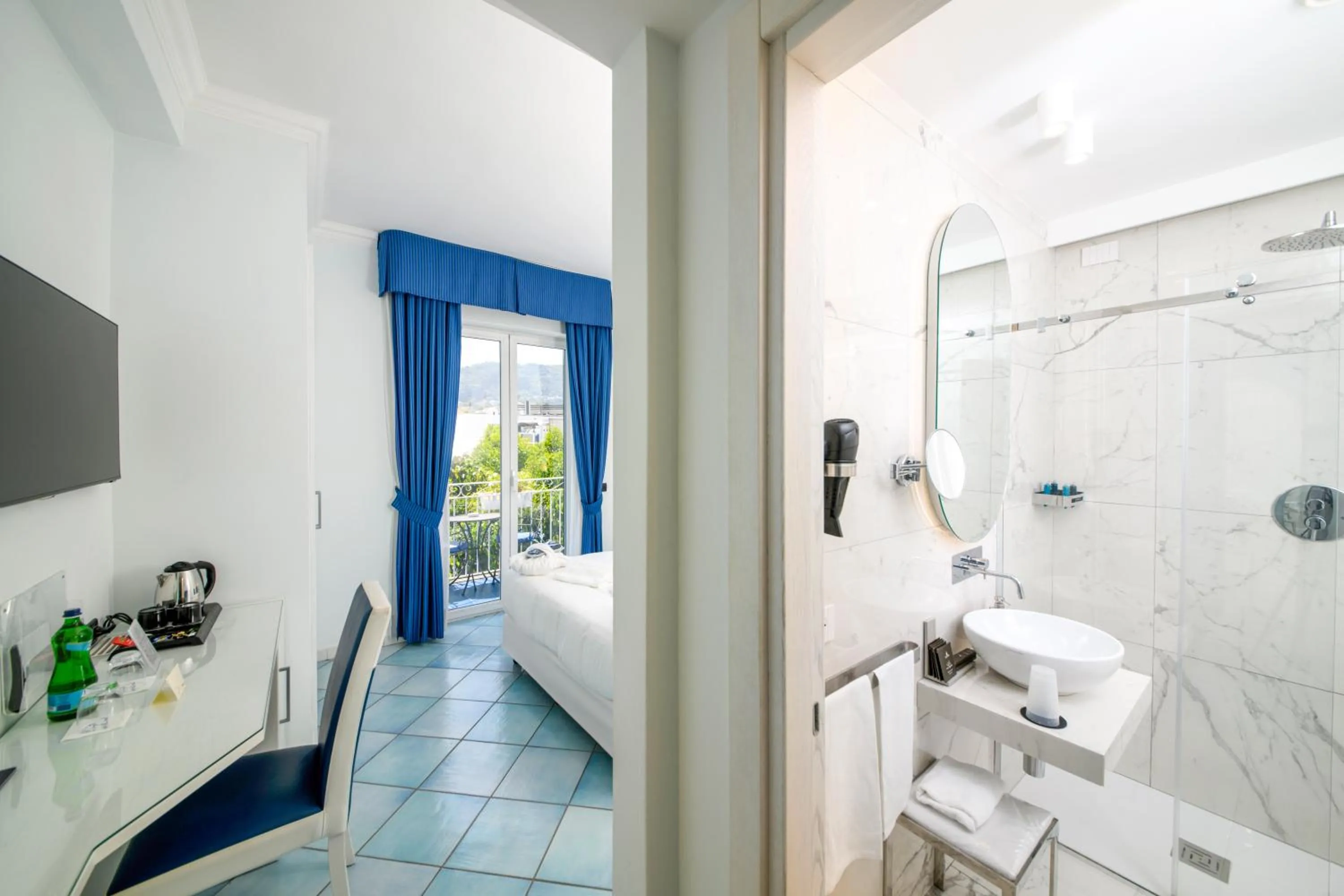 Photo of the whole room in Hotel Villa Durrueli Resort & Spa