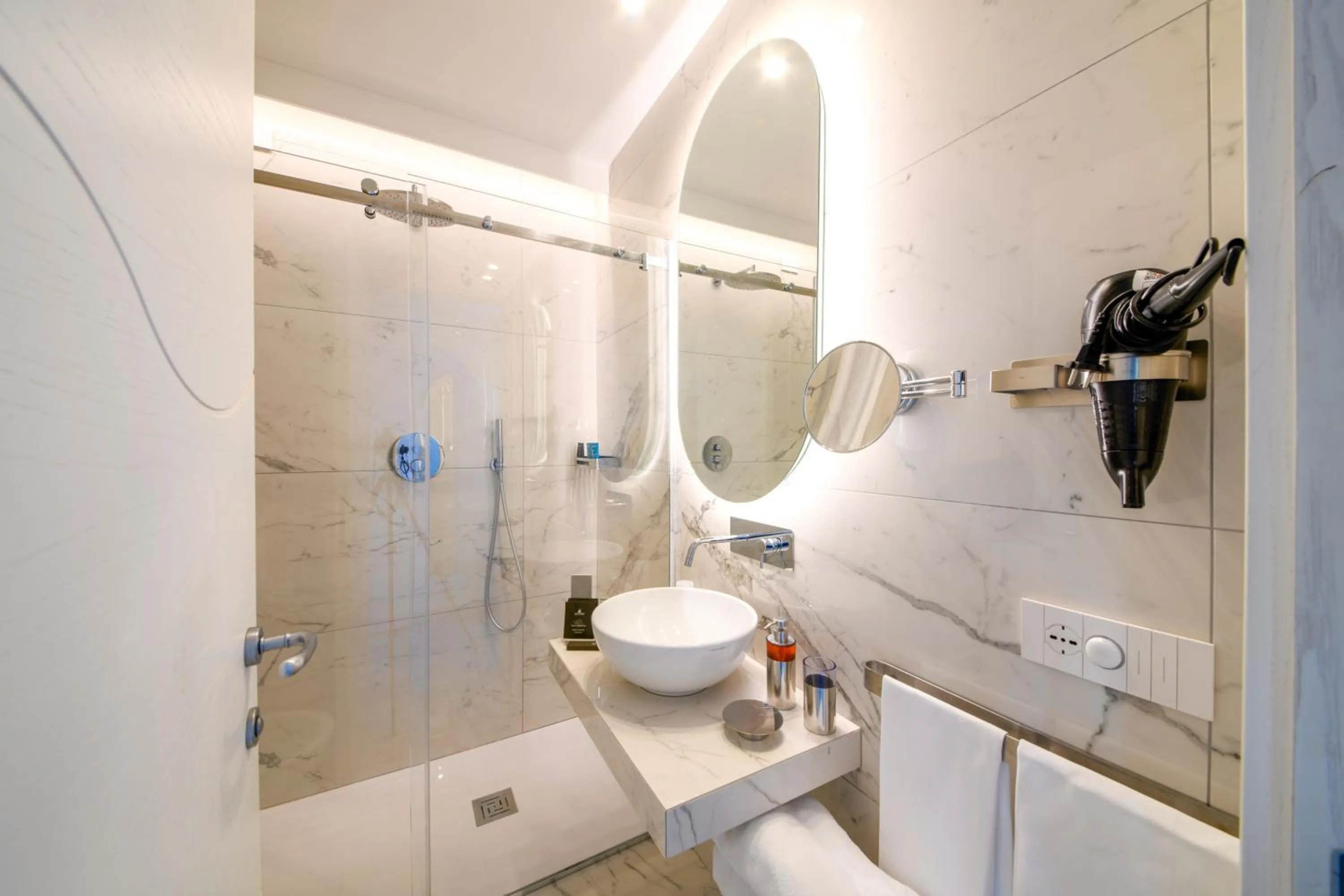 Toilet in Hotel Villa Durrueli Resort & Spa