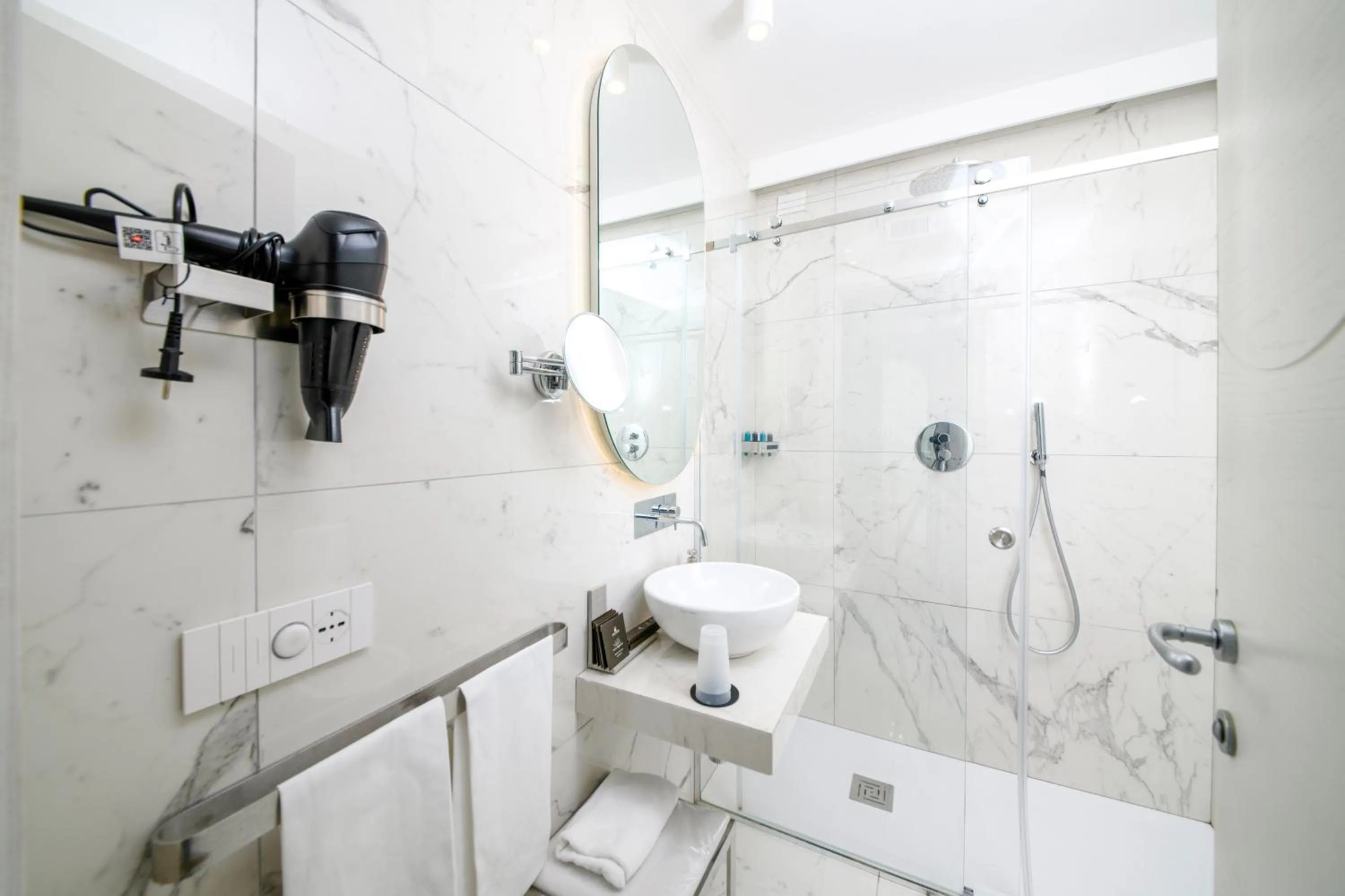 Toilet in Hotel Villa Durrueli Resort & Spa