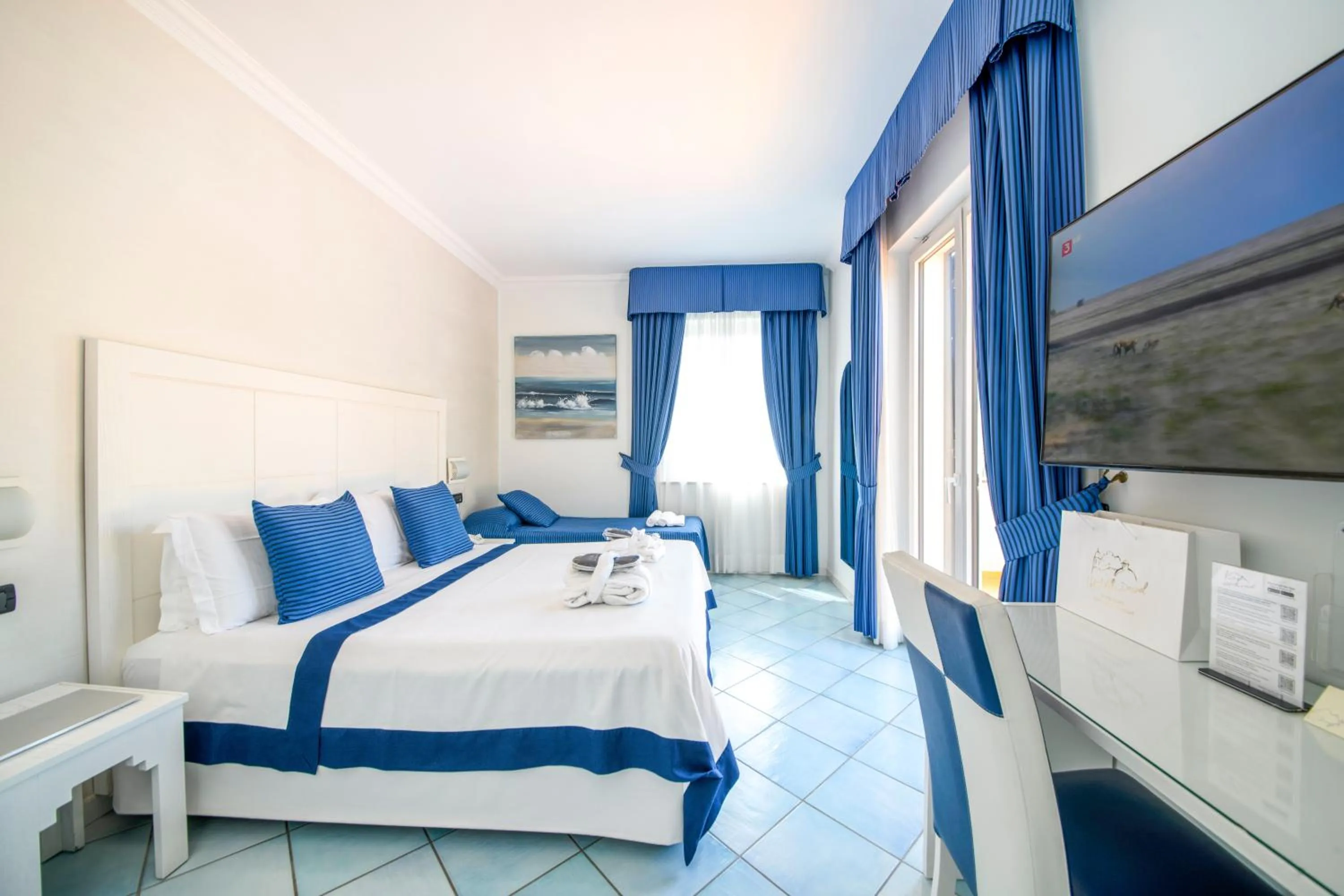 TV and multimedia, Bed in Hotel Villa Durrueli Resort & Spa