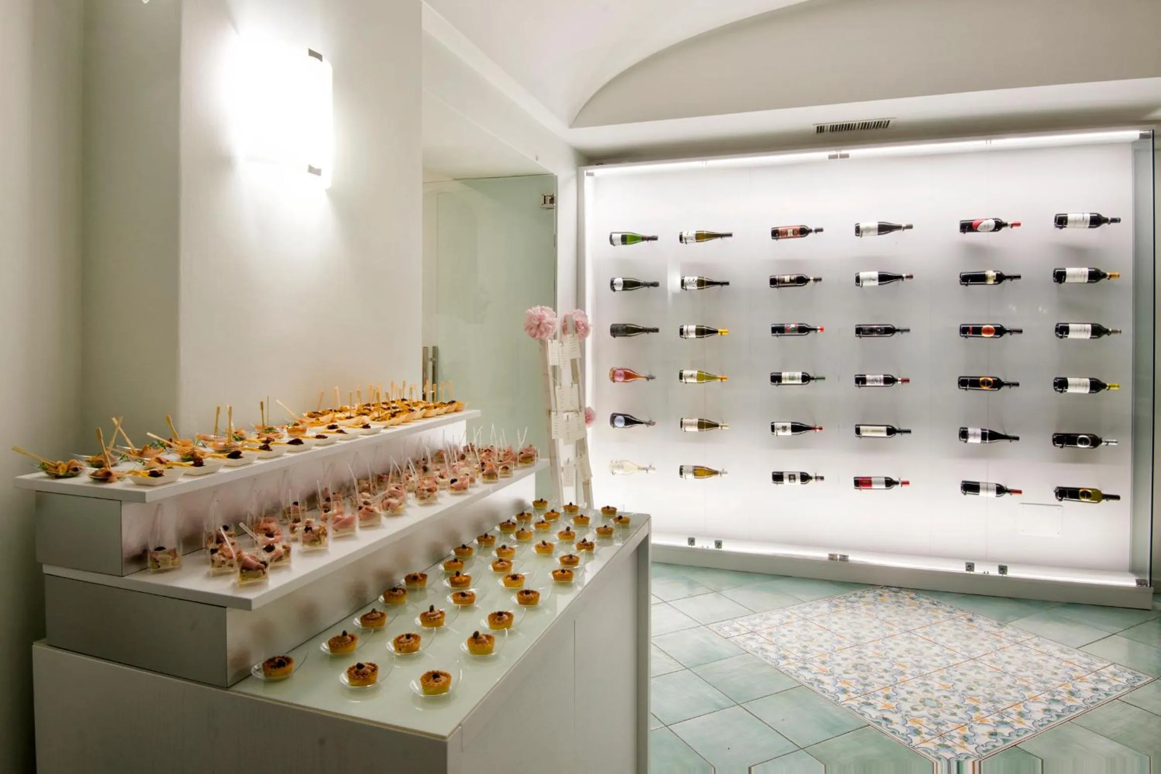 Restaurant/places to eat in Hotel Villa Durrueli Resort & Spa