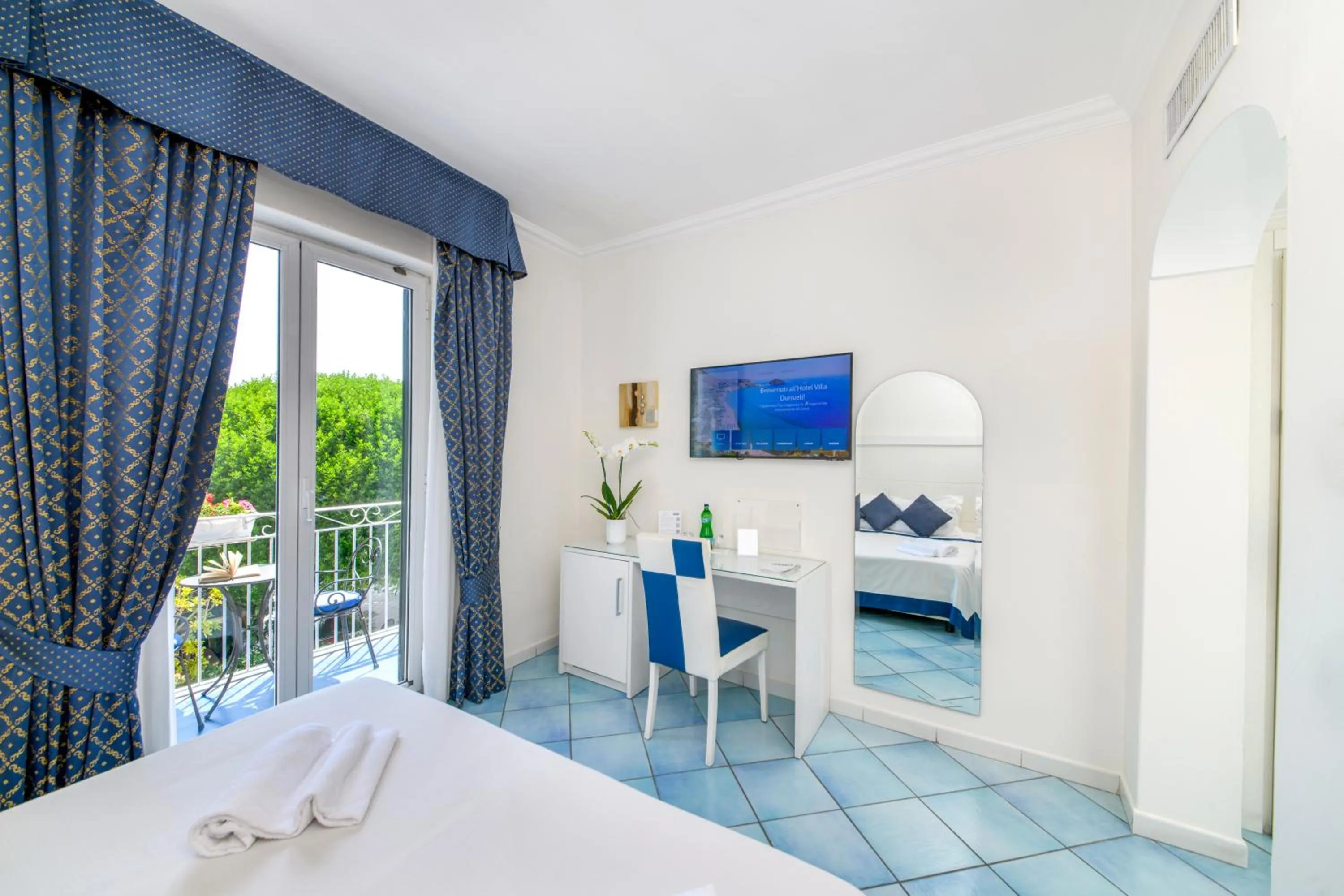 TV and multimedia, Bed in Hotel Villa Durrueli Resort & Spa