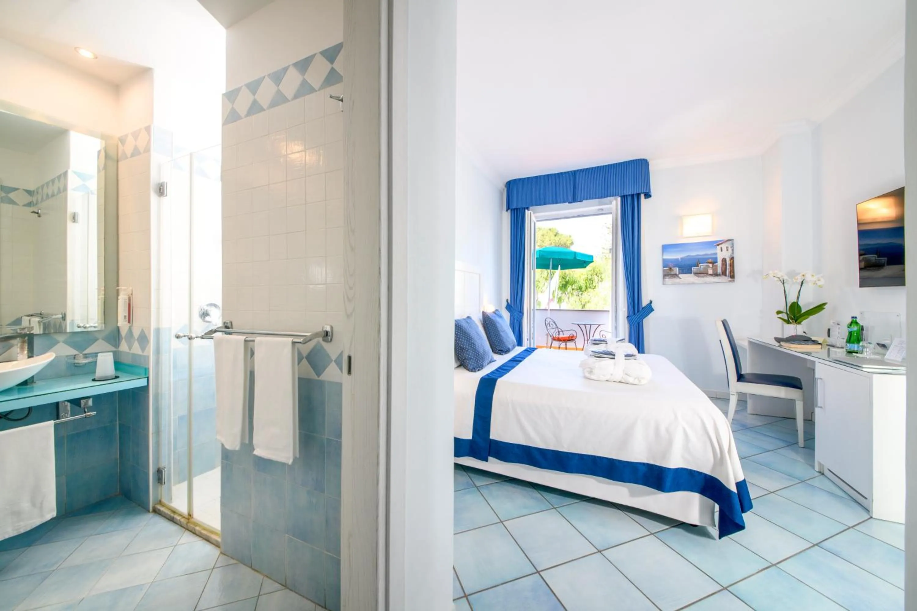 Balcony/Terrace, Bed in Hotel Villa Durrueli Resort & Spa