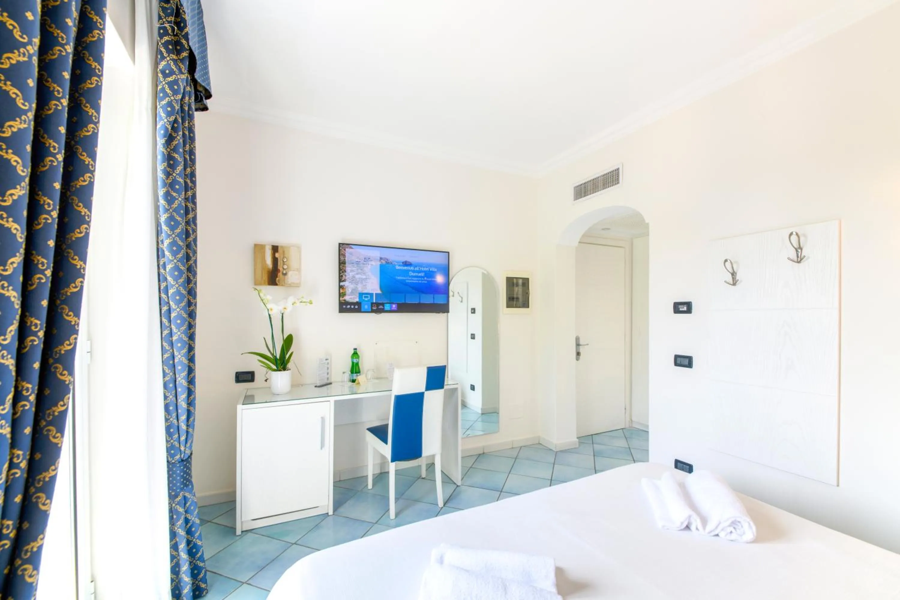 TV and multimedia, Bed in Hotel Villa Durrueli Resort & Spa