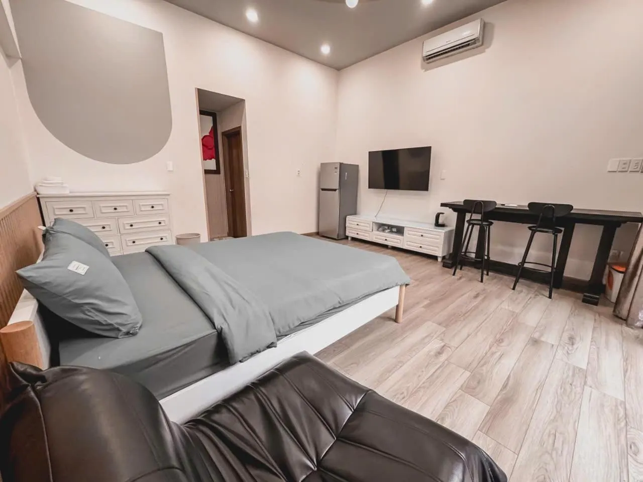 B786 Airport Apartment