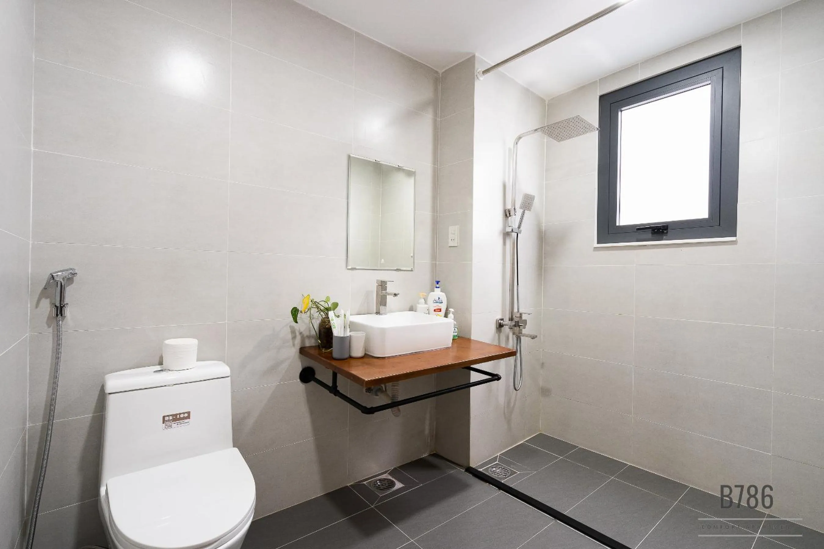Shower in B786 Airport Apartment