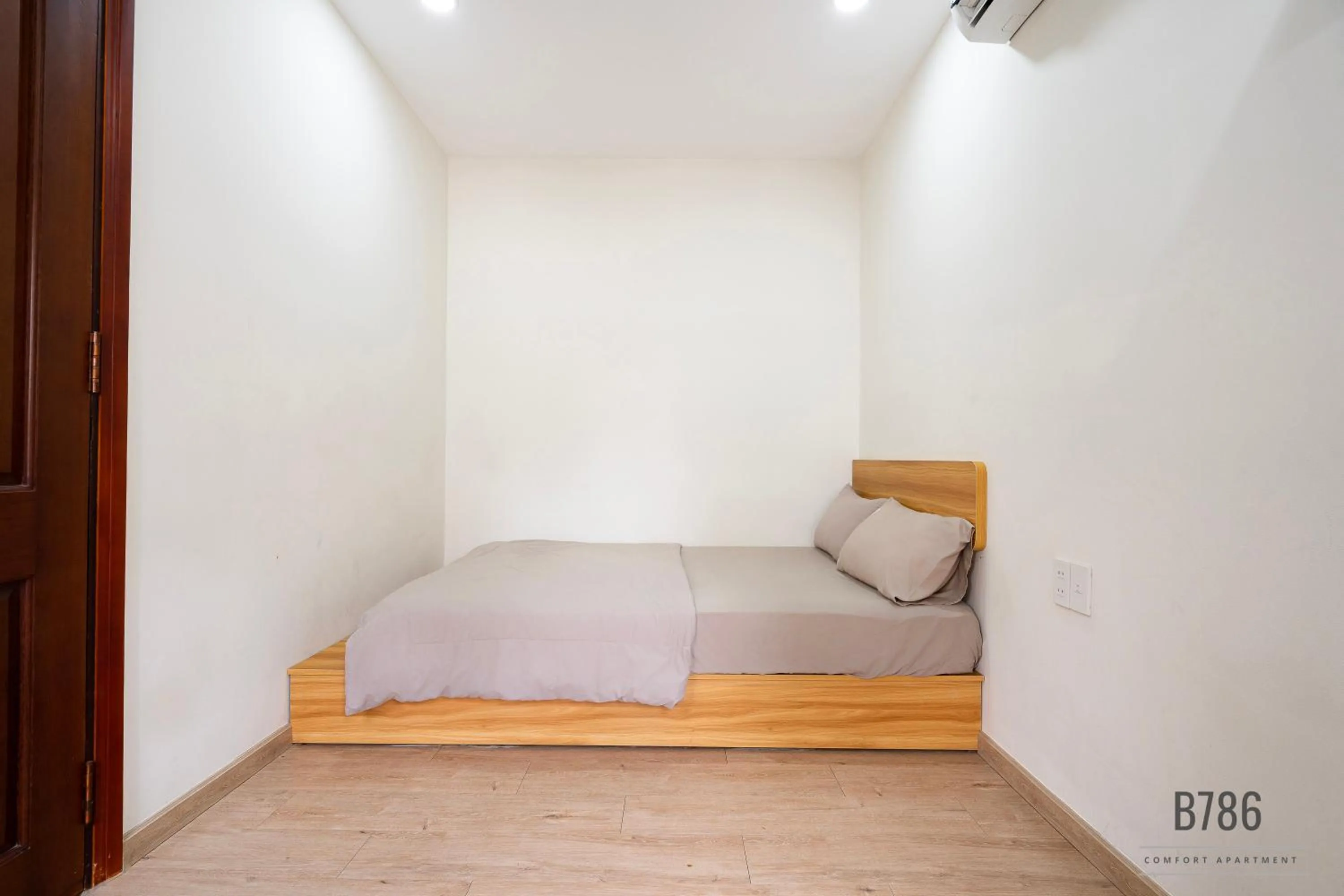 Bed in B786 Airport Apartment