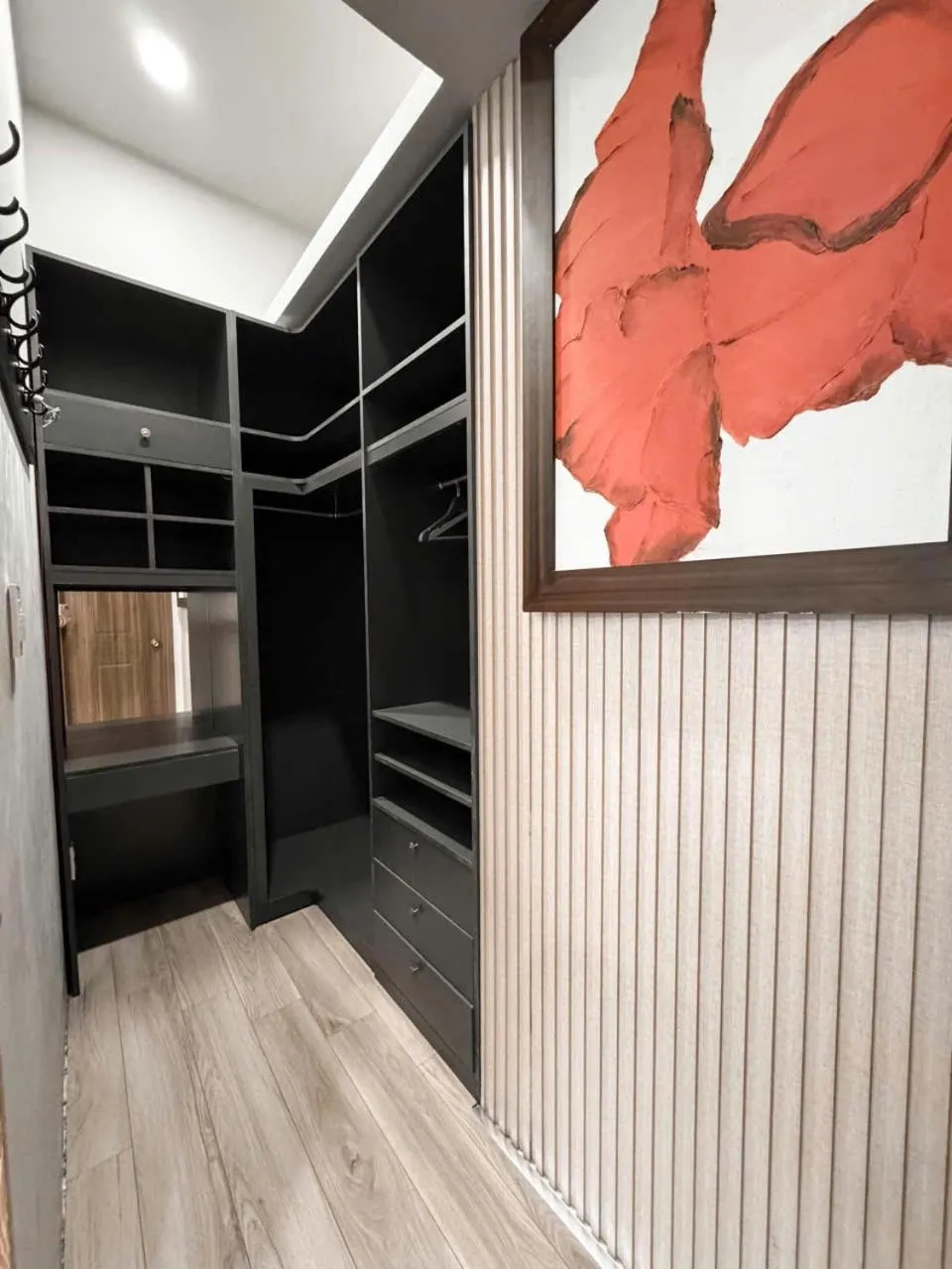 B786 Airport Apartment