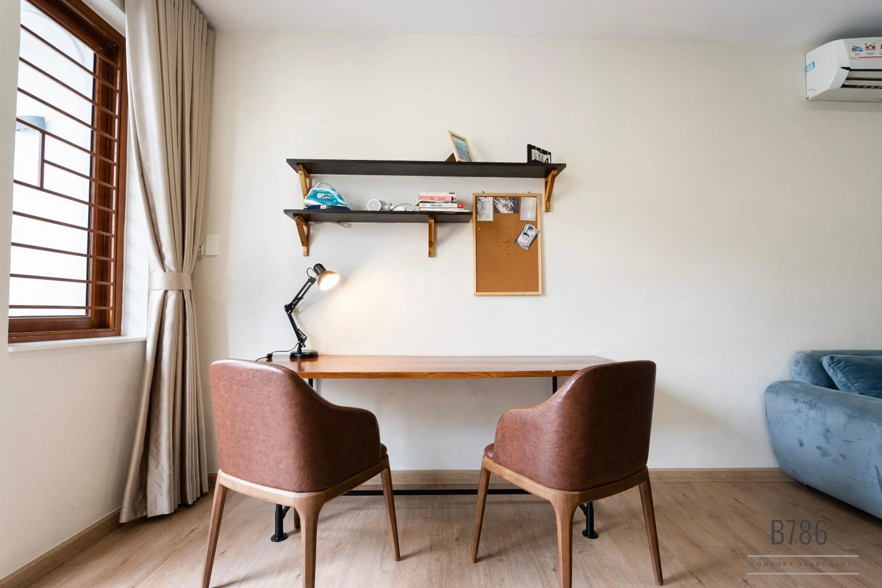 B786 Airport Apartment