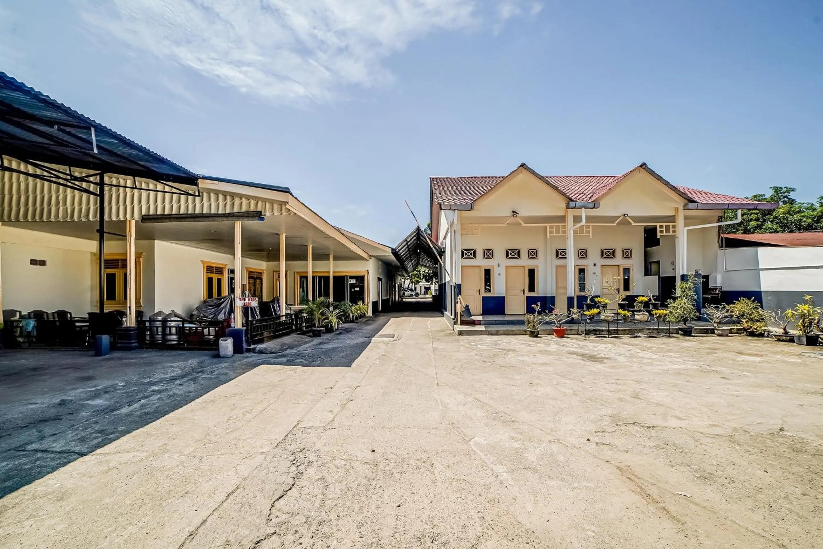 Facade/entrance in Hotel O Anugrah