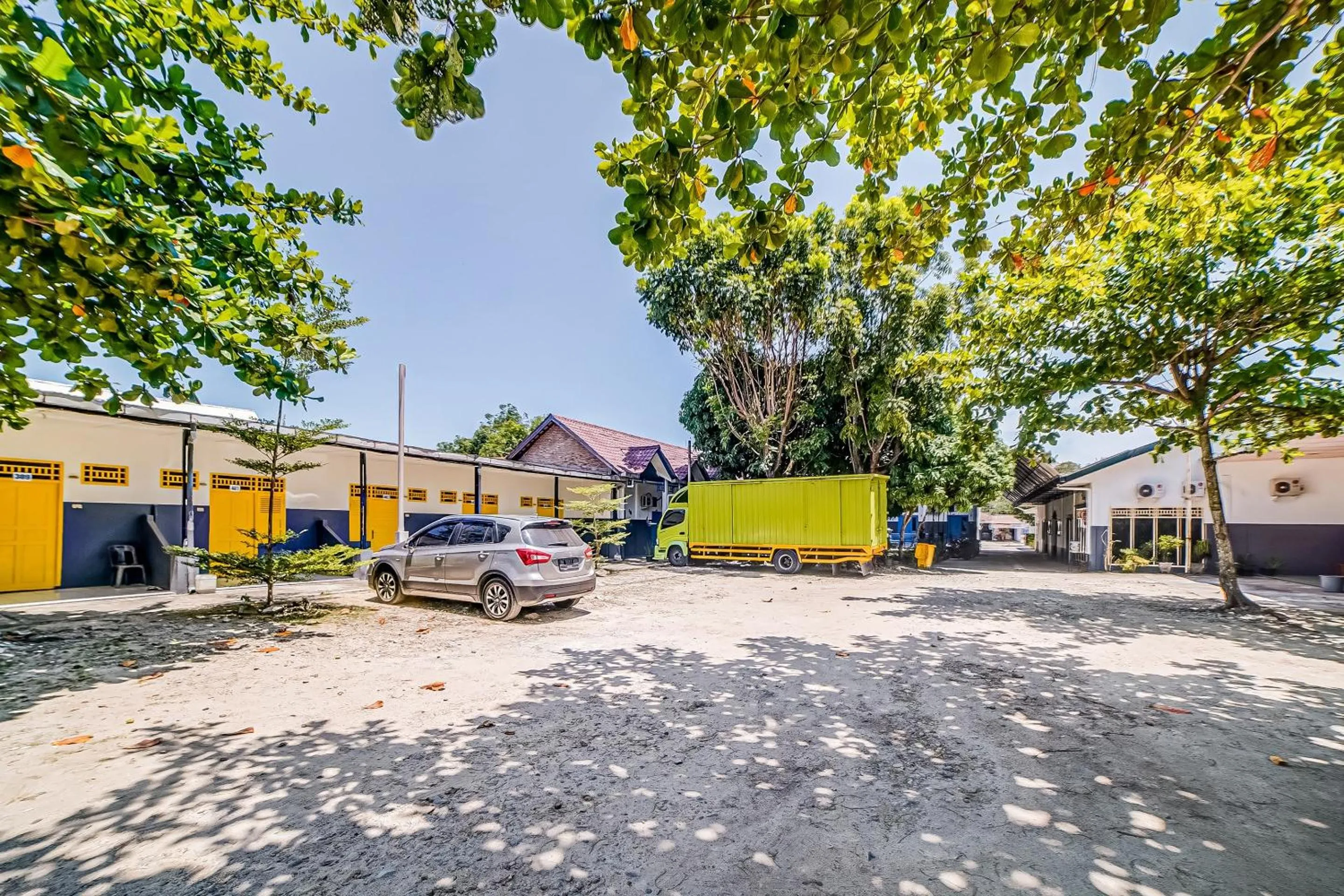 Facade/entrance in Hotel O Anugrah