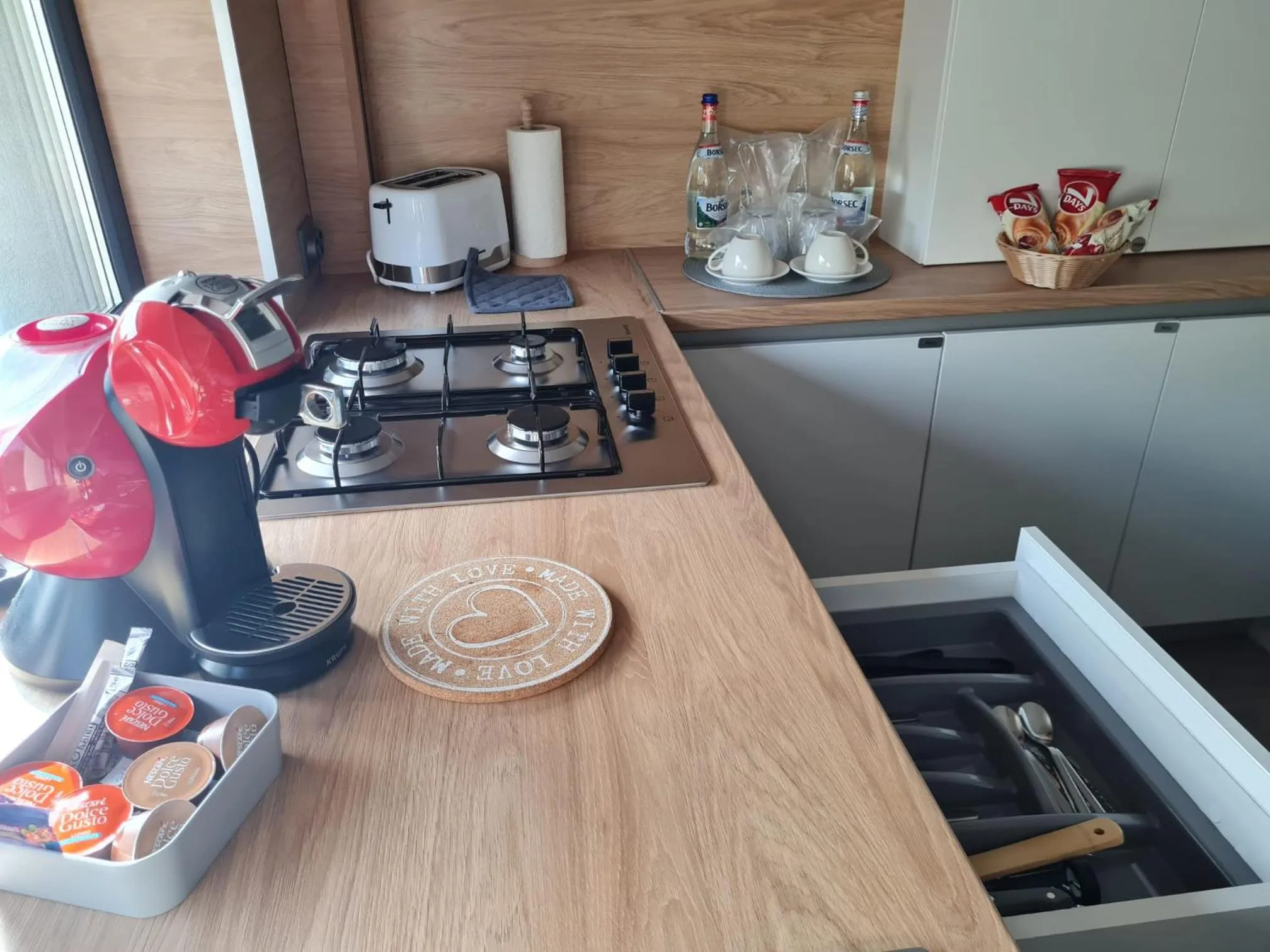 Coffee/tea facilities in ResHome Apartments&Rooms