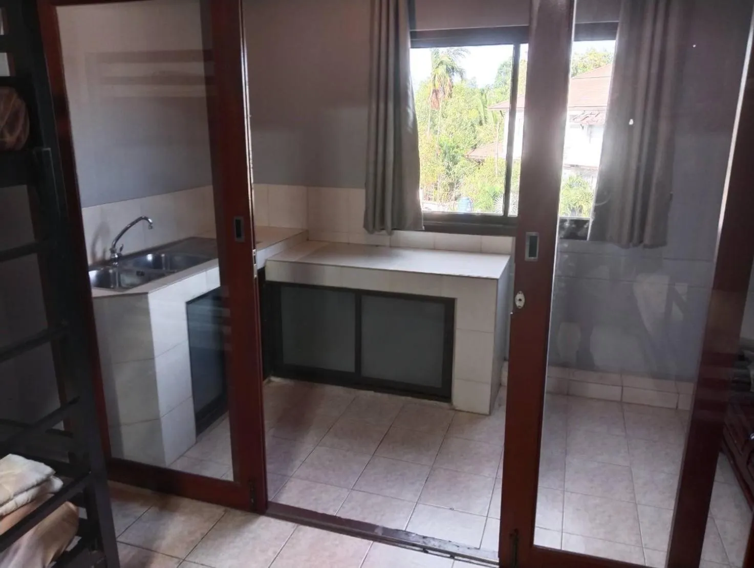 Kitchen or kitchenette in Fueangfu Home Hostel