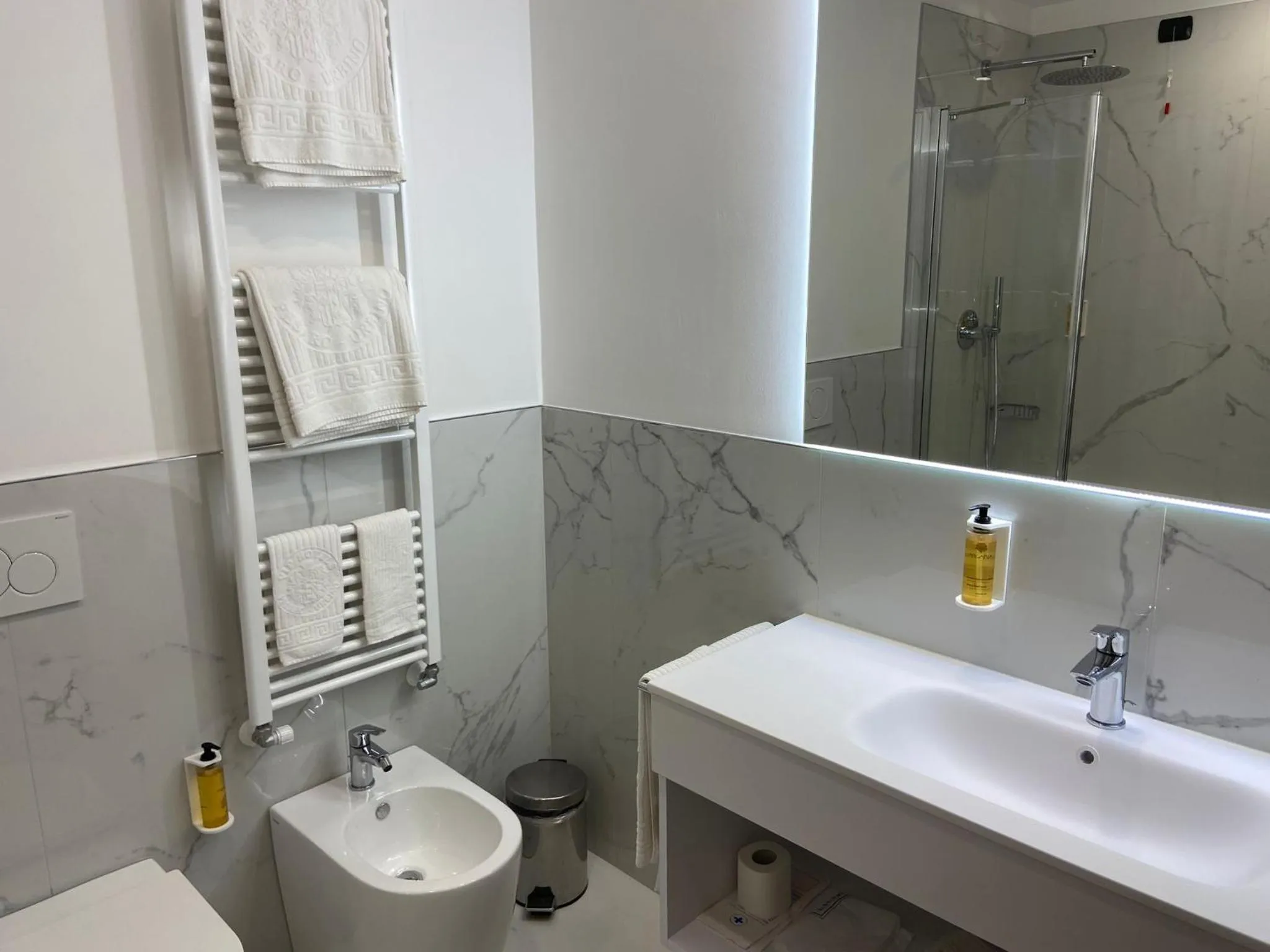 Bathroom in Hotel Savoy