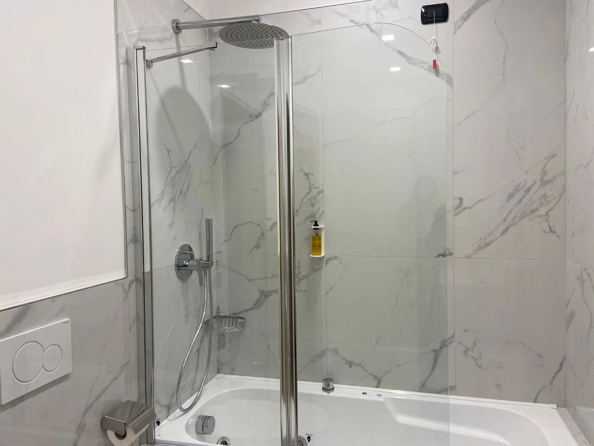 Hot Tub in Hotel Savoy