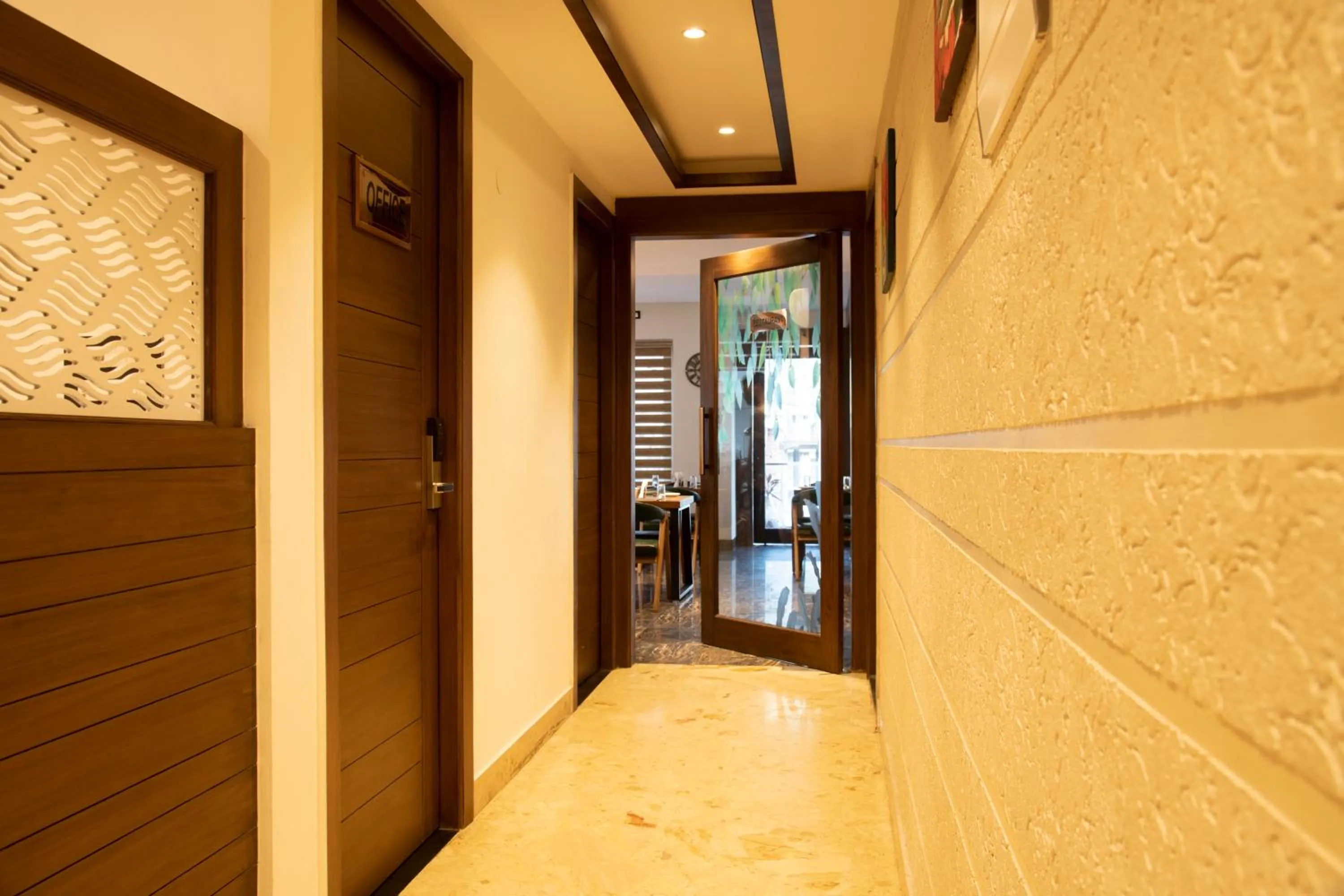 Restaurant/places to eat in Hotel Dream Inn