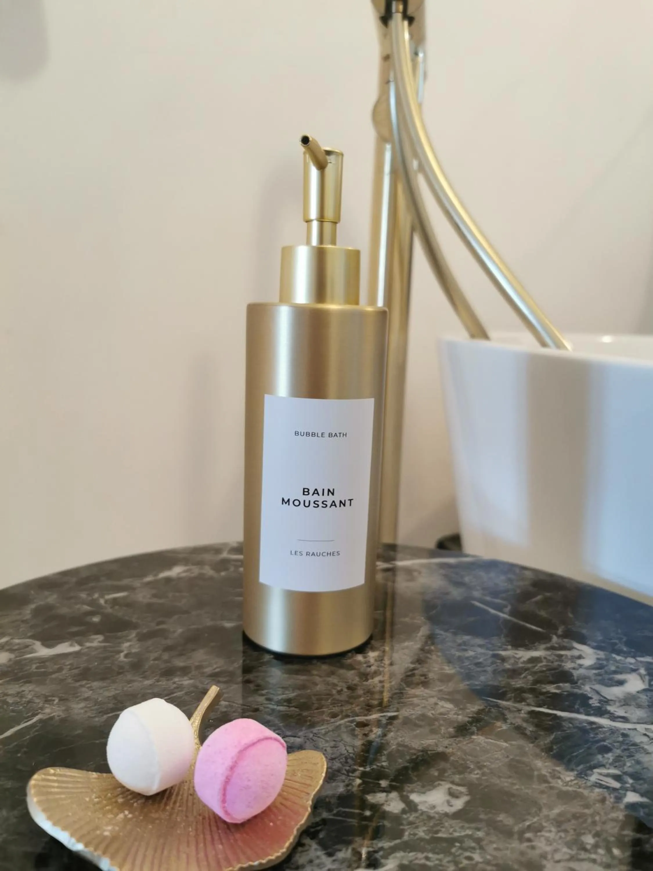 Bath in Les Rauches - Quai Loire - Suite Love