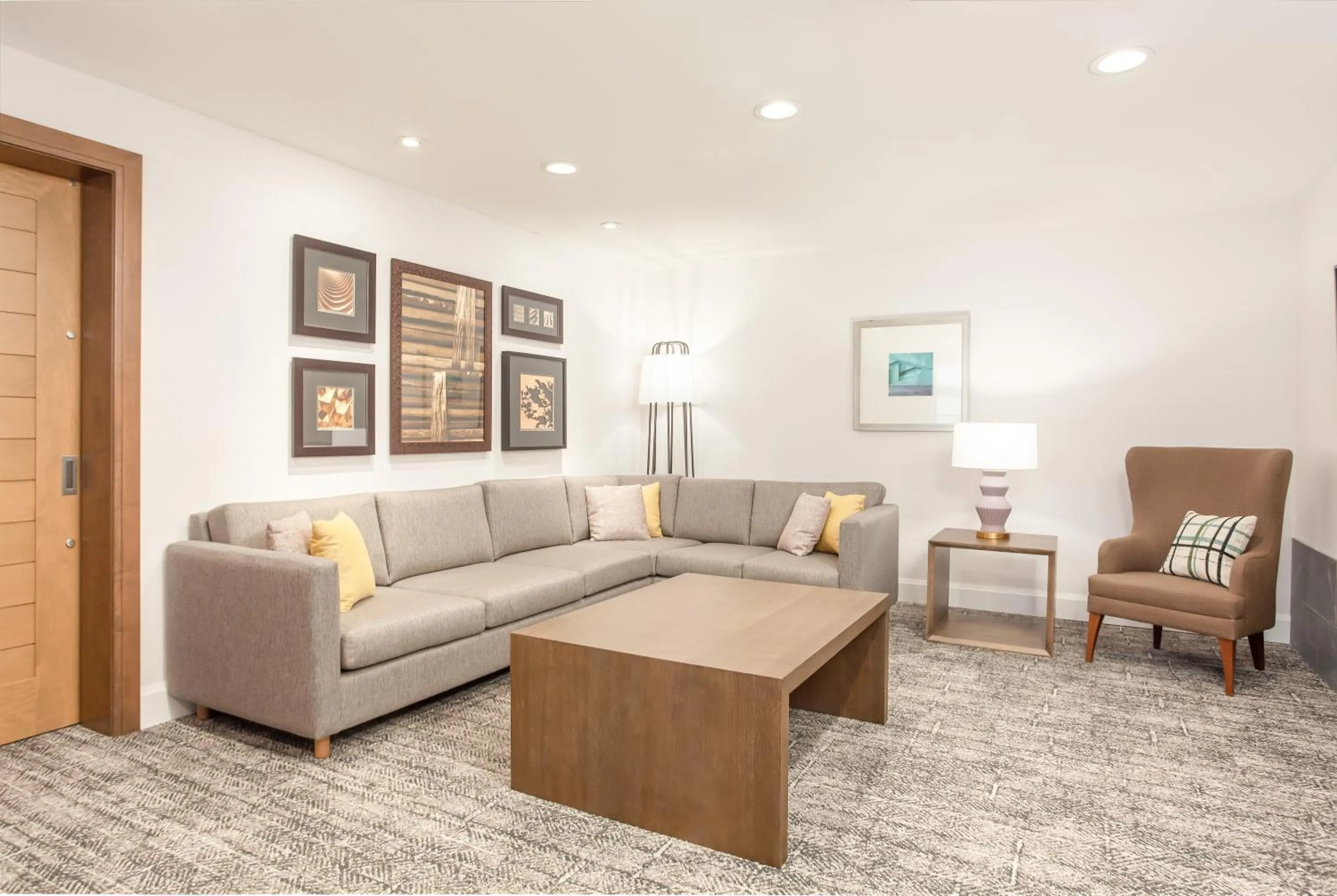 Seating area in Staybridge Suites - San Bernardino - Loma Linda