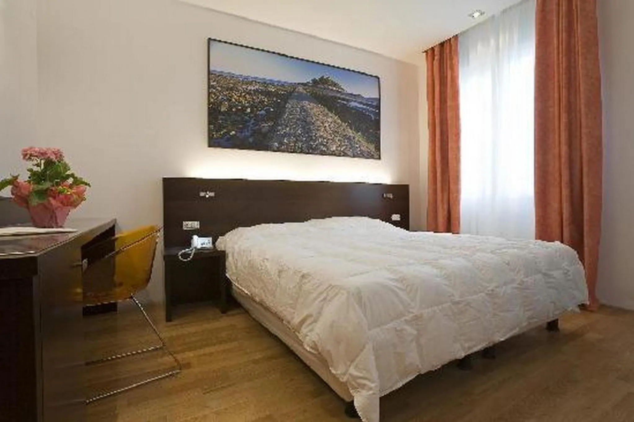 Photo of the whole room, Bed in Vesta Domus