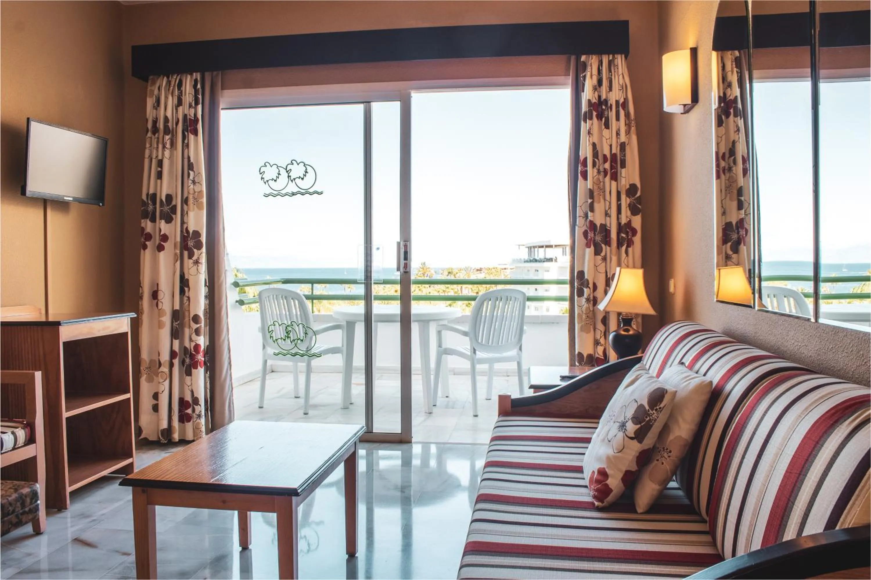 Living room, Bed in Apartamentos El Beril Costa Adeje