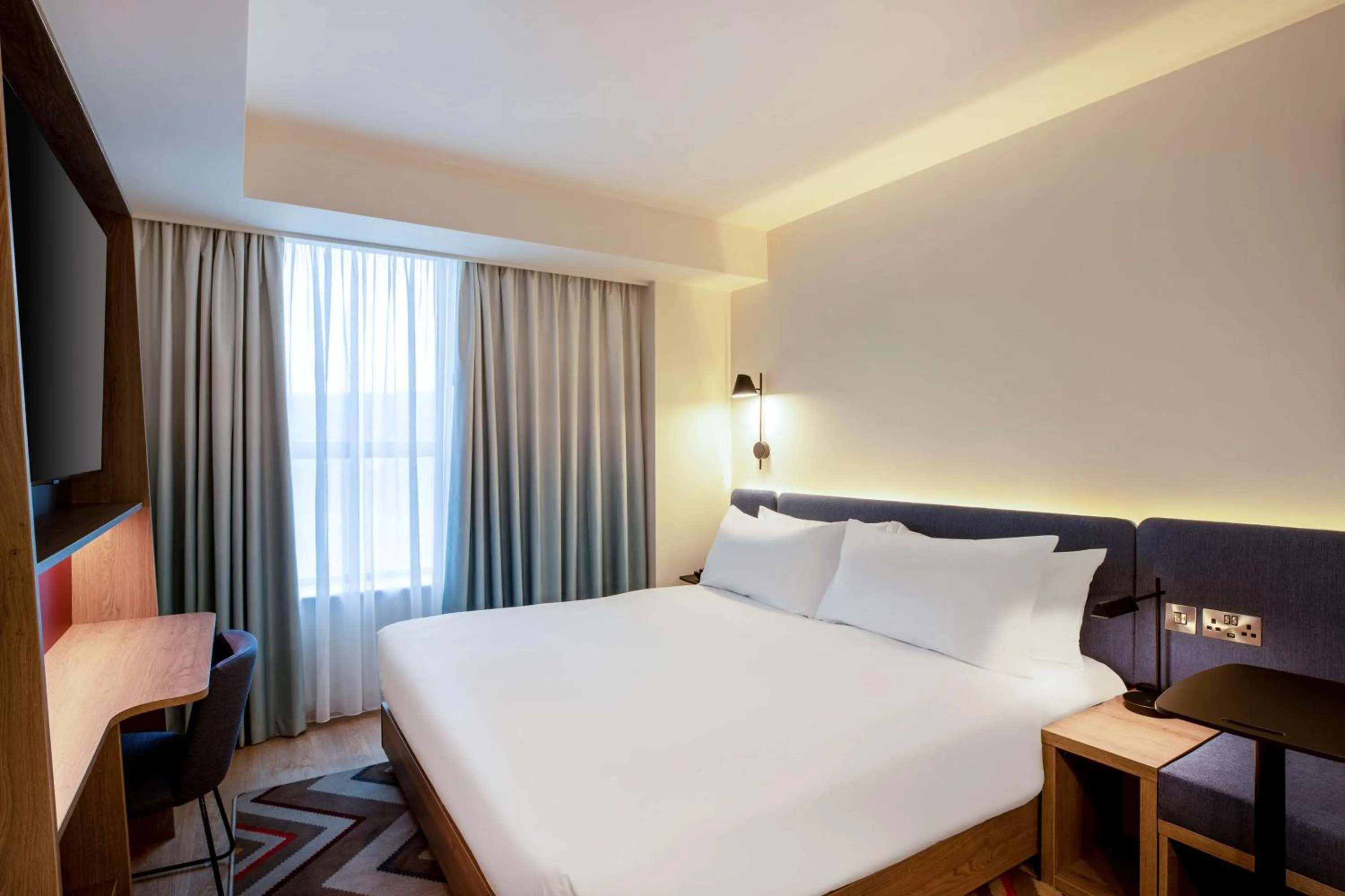 Bed in Hampton By Hilton Bath City