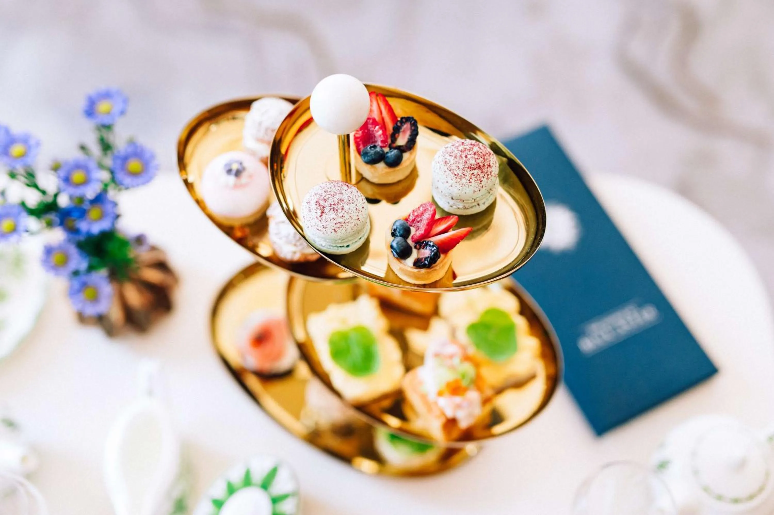 Dining area in Conrad Nashville