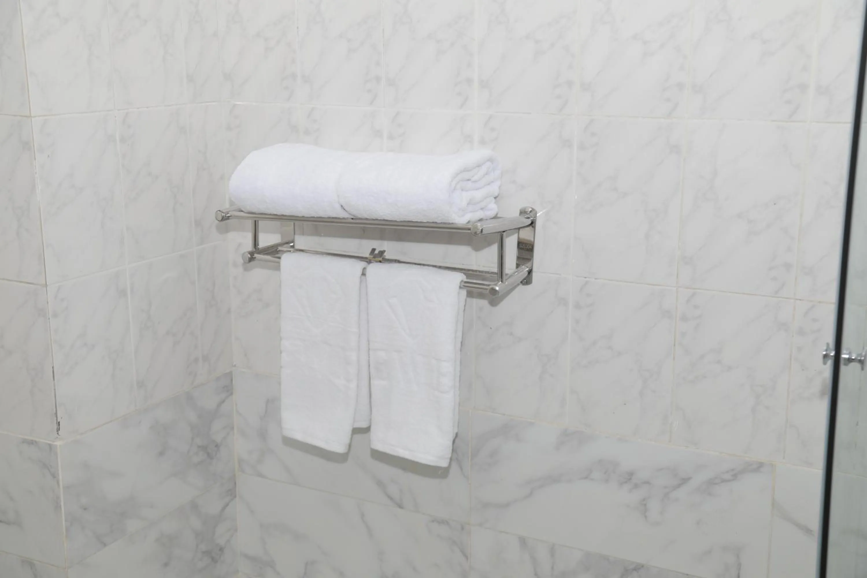 Bathroom in Jewel Fayed Hotel