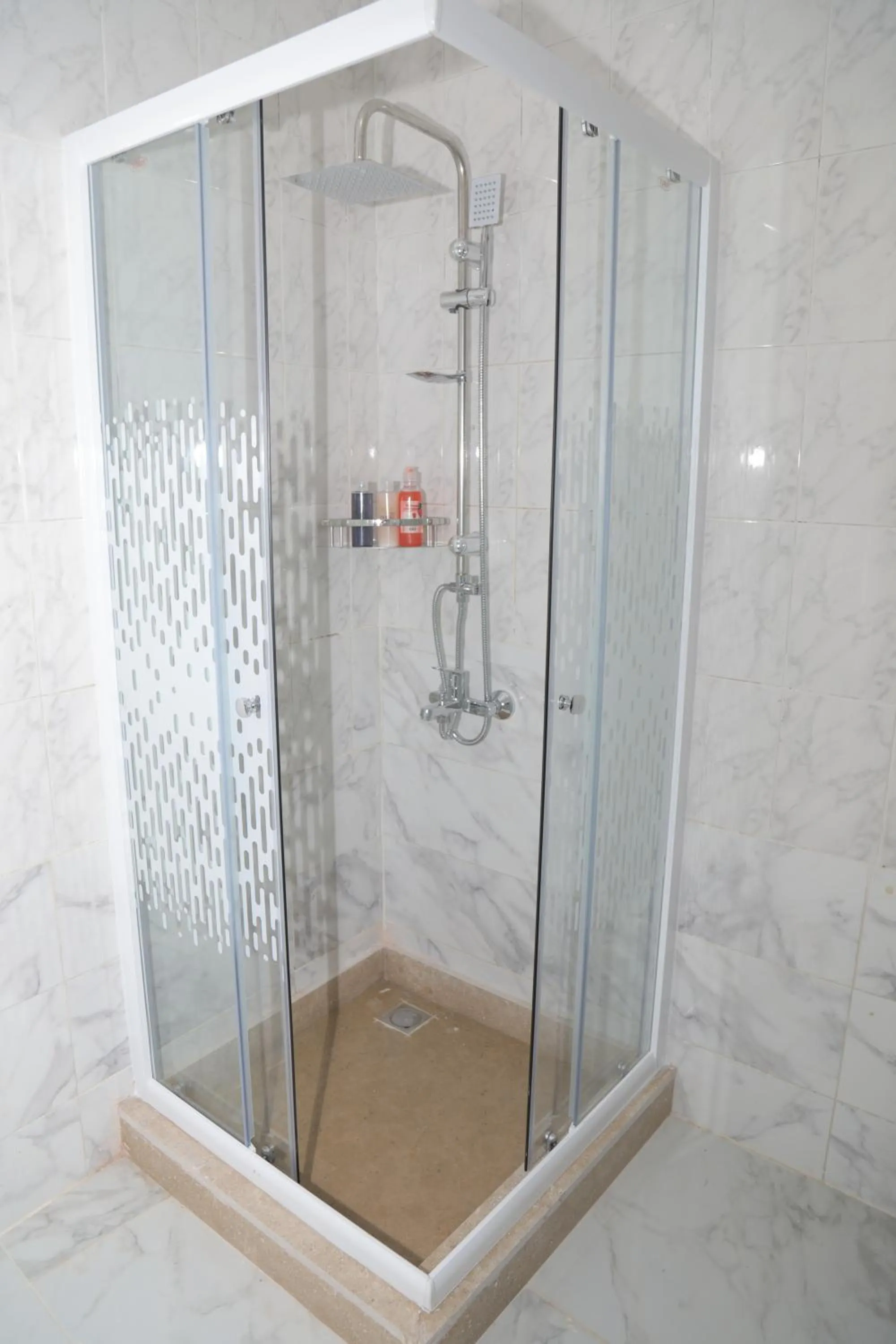 Bathroom in Jewel Fayed Hotel