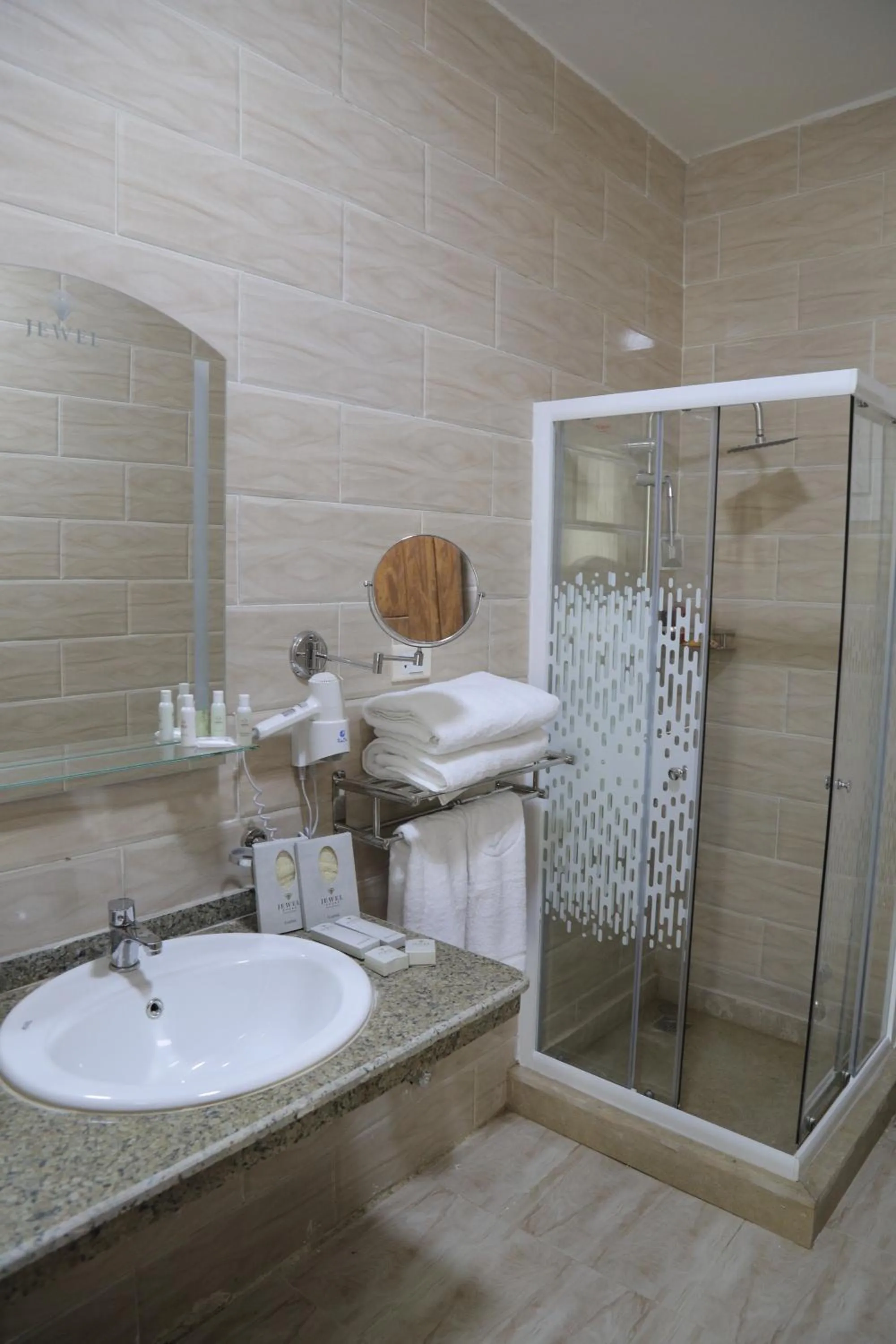 Bathroom in Jewel Fayed Hotel