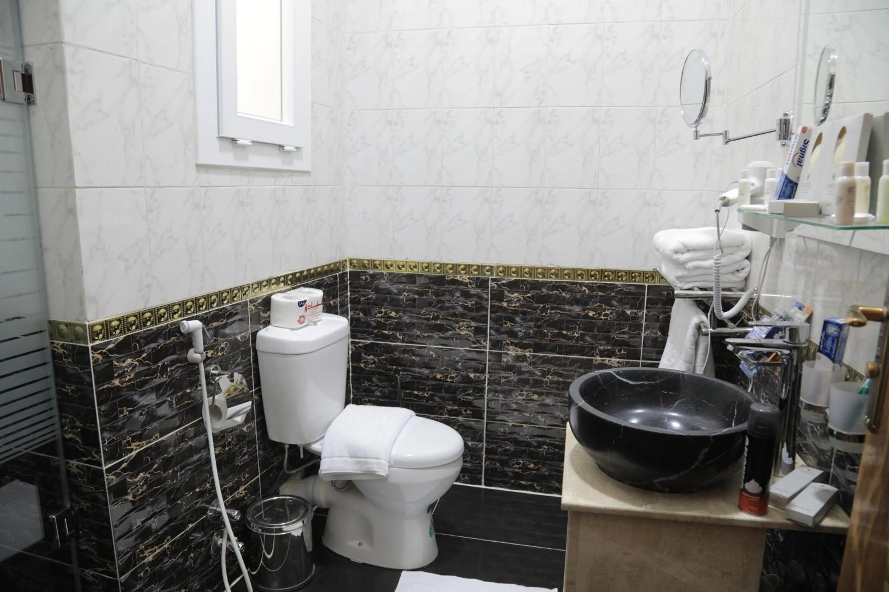 Bathroom in Jewel Fayed Hotel