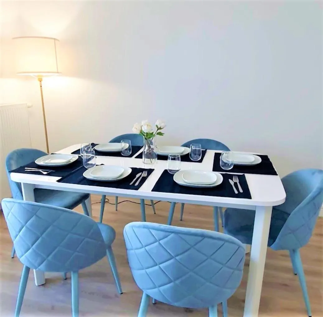 Dining area in Sublime Appartemt 5 min Disneyland/Vallée Village/Val d'europe