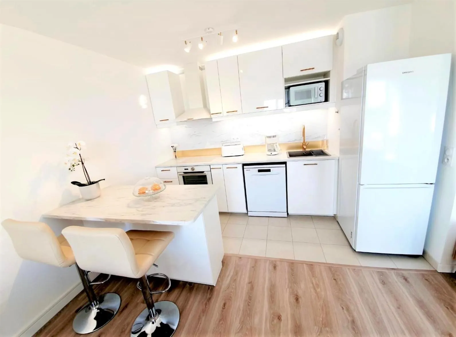 kitchen in Sublime Appartemt 5 min Disneyland/Vallée Village/Val d'europe