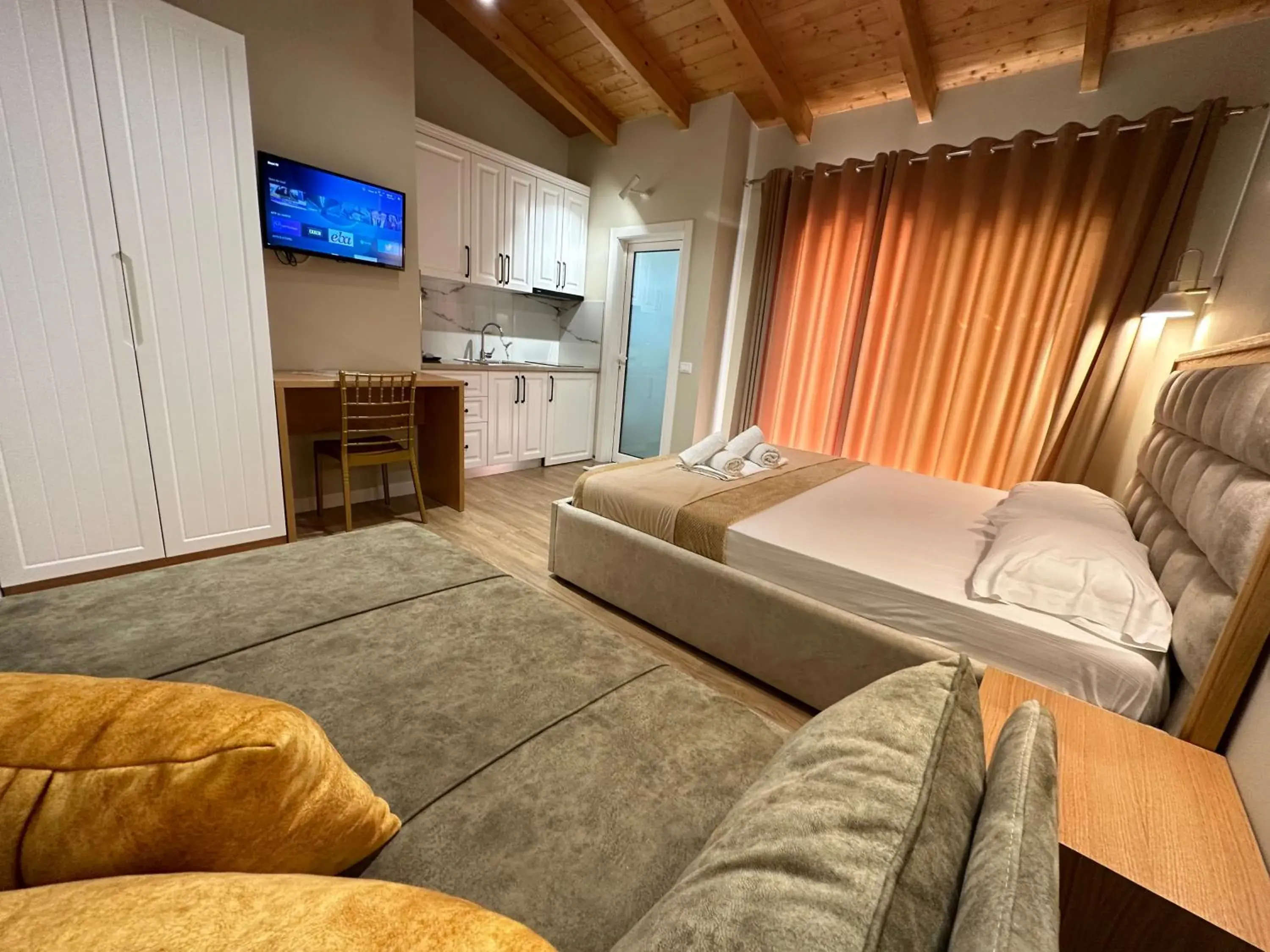 Deluxe Triple Room with Sea View in Arial Penthouse Suites Deluxe Triple Room with Sea View in Arial Penthouse Suites