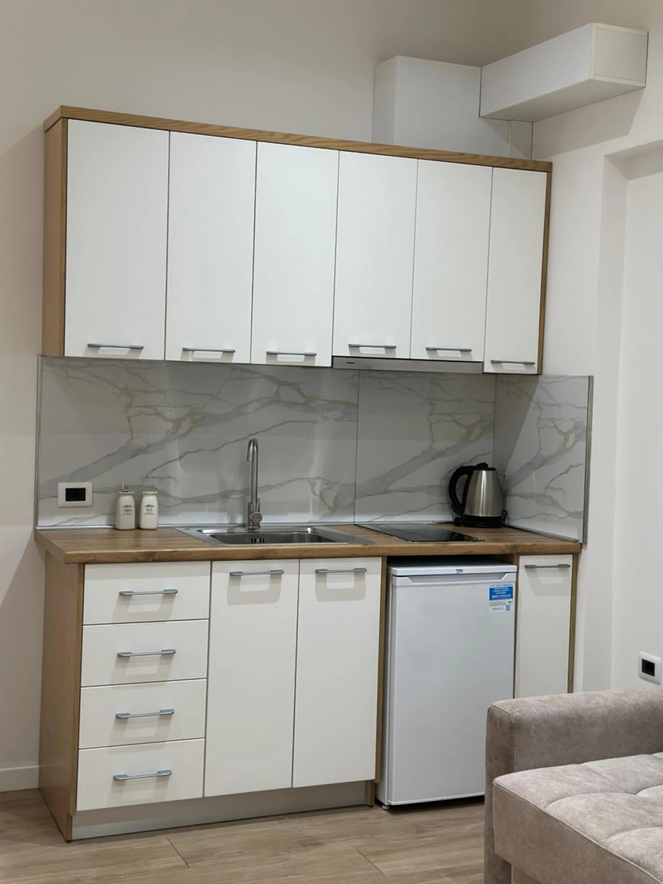 Coffee/tea facilities in Arial Penthouse Suites