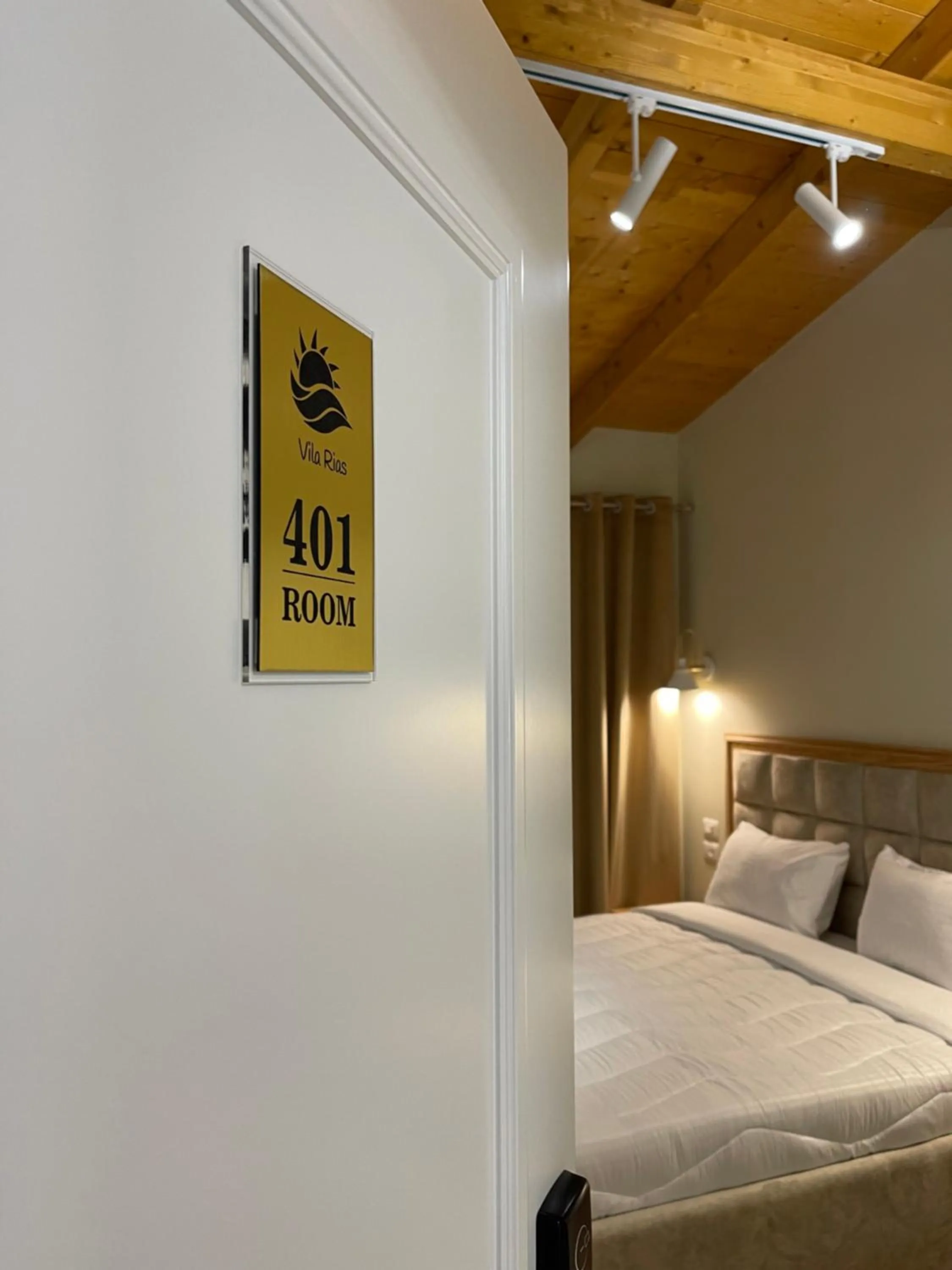 Property logo or sign, Bed in Arial Penthouse Suites