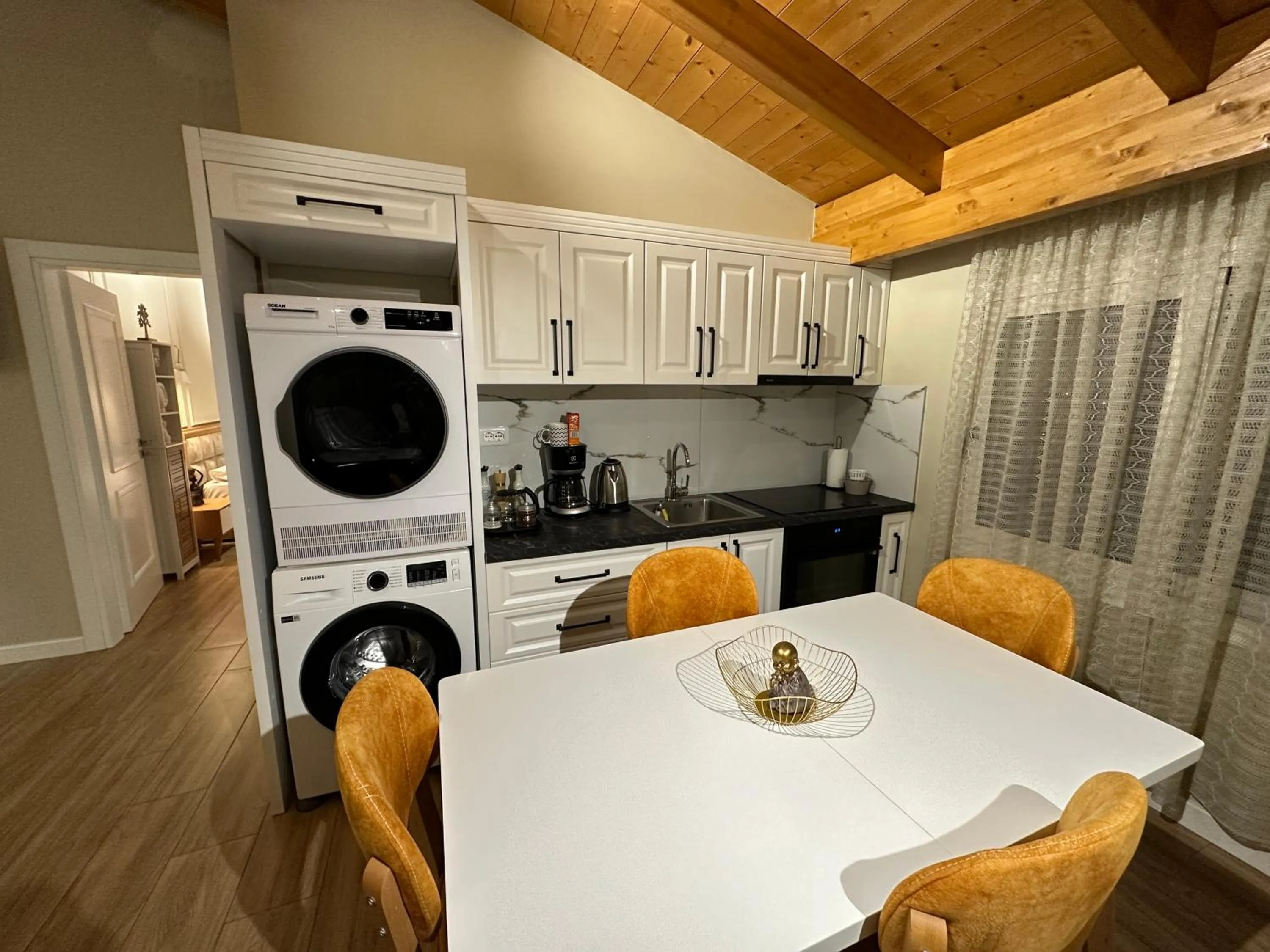 Coffee/tea facilities in Arial Penthouse Suites