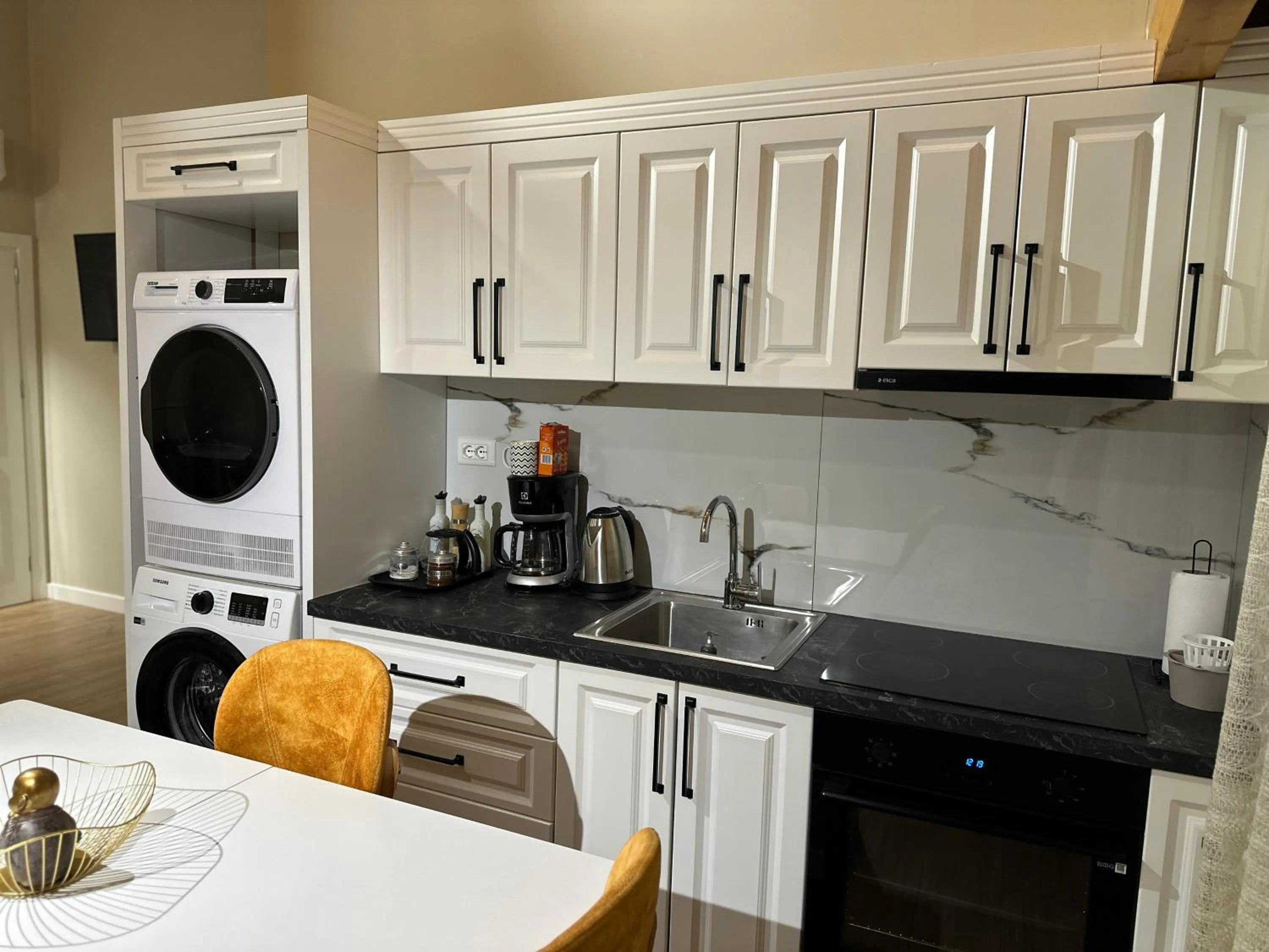 Coffee/tea facilities in Arial Penthouse Suites