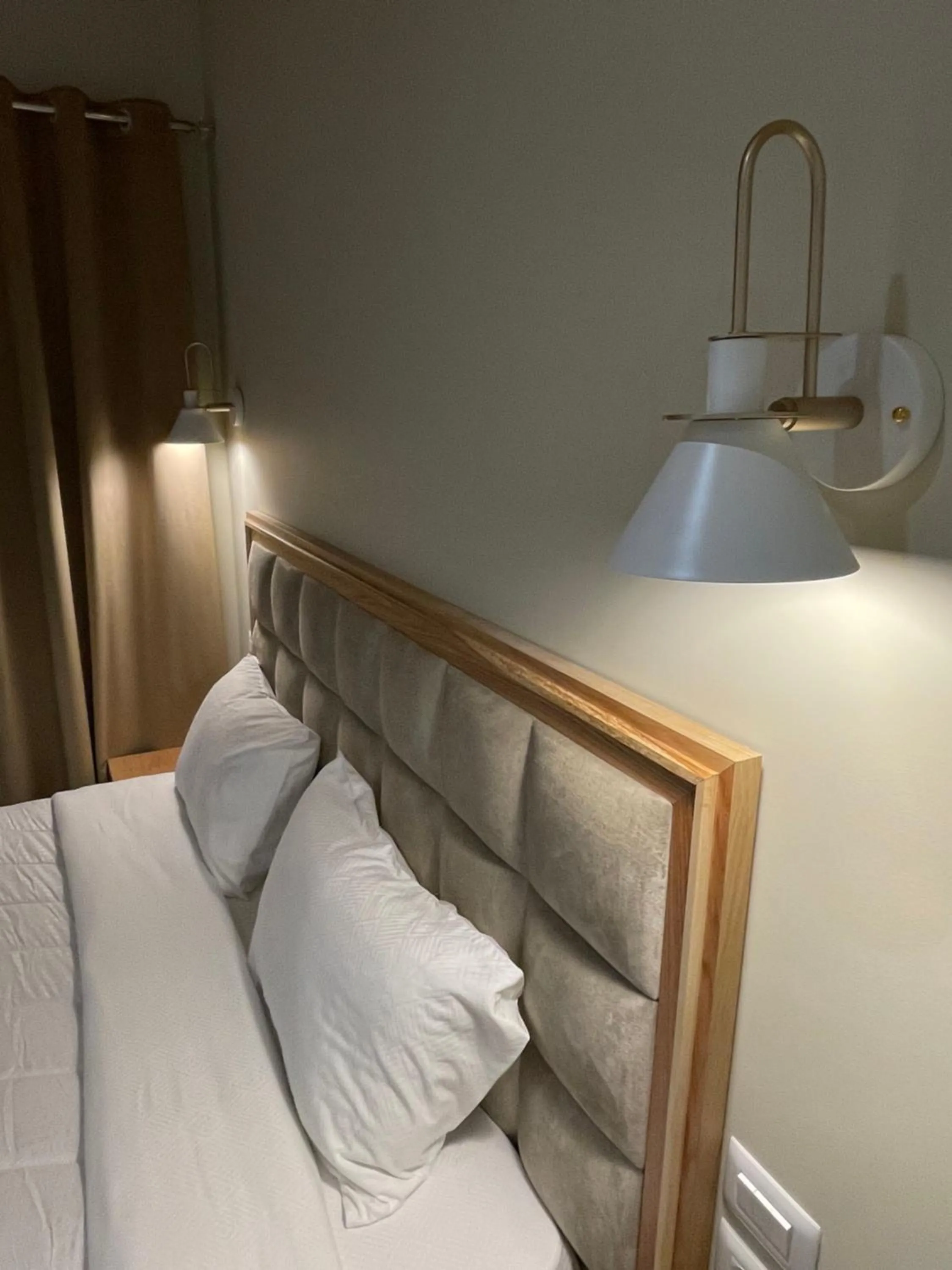 Communal lounge/ TV room, Bed in Arial Penthouse Suites