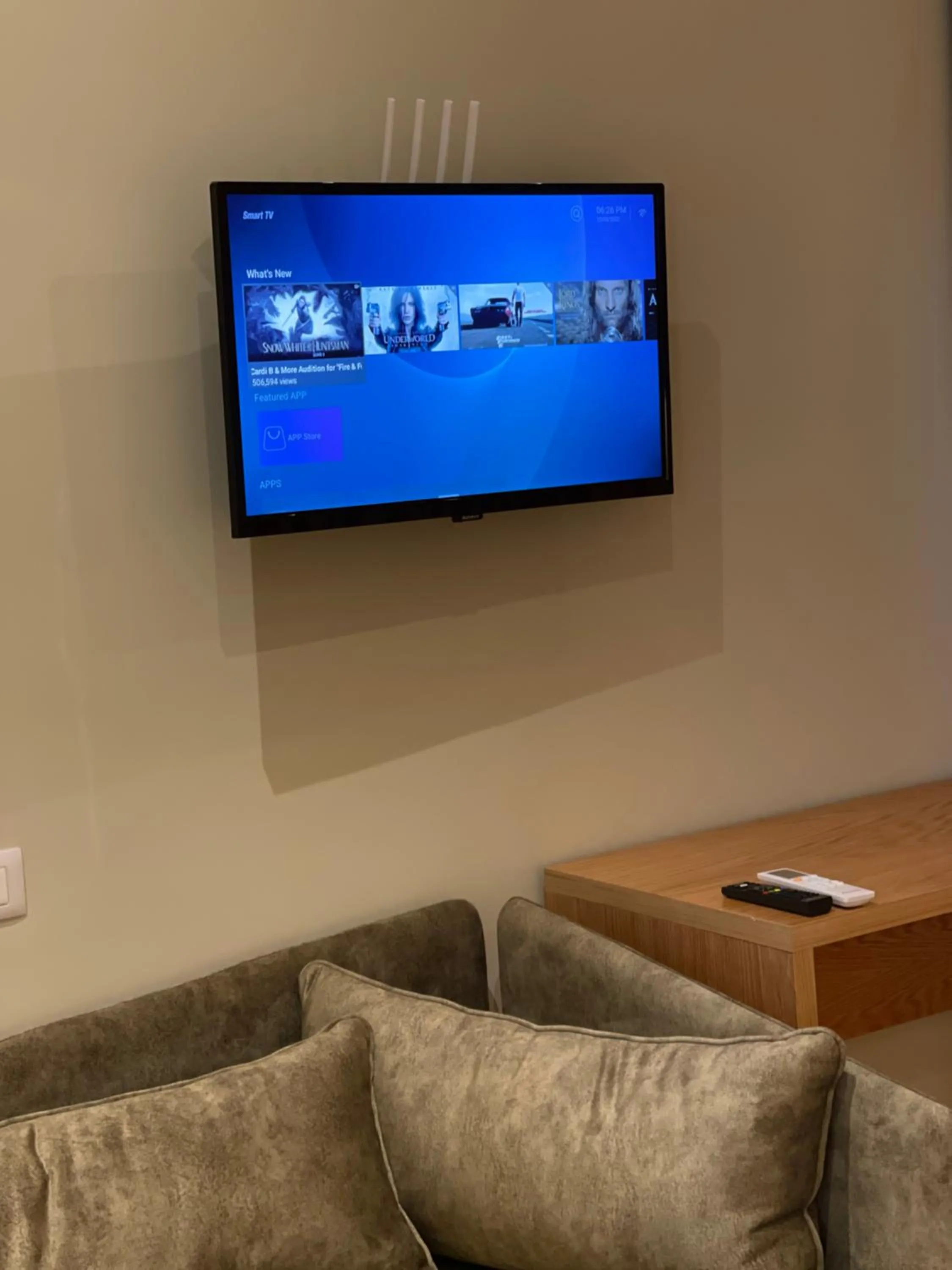 Communal lounge/ TV room in Arial Penthouse Suites