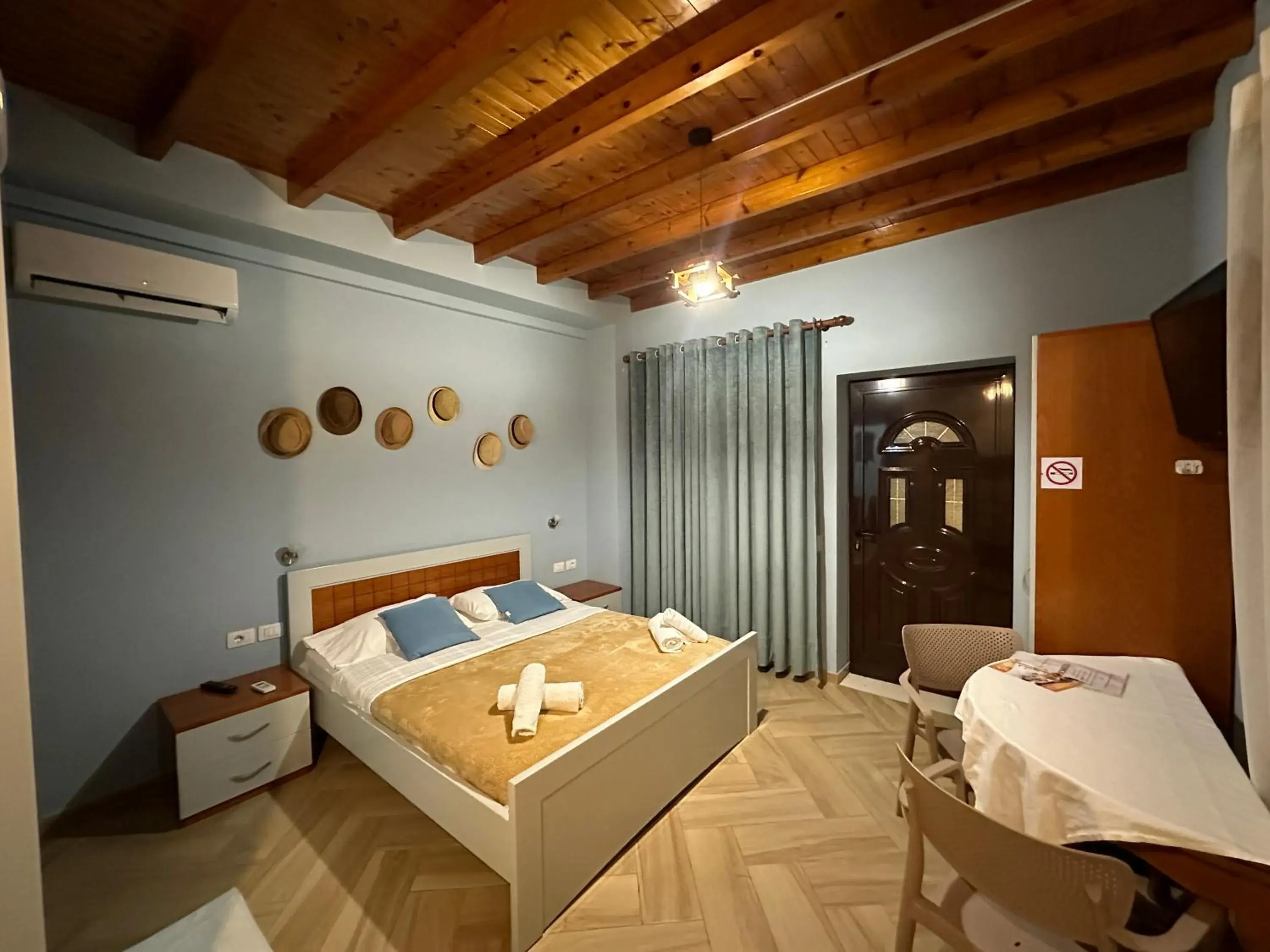 Standard Double Room in Arial Penthouse Suites Standard Double Room in Arial Penthouse Suites